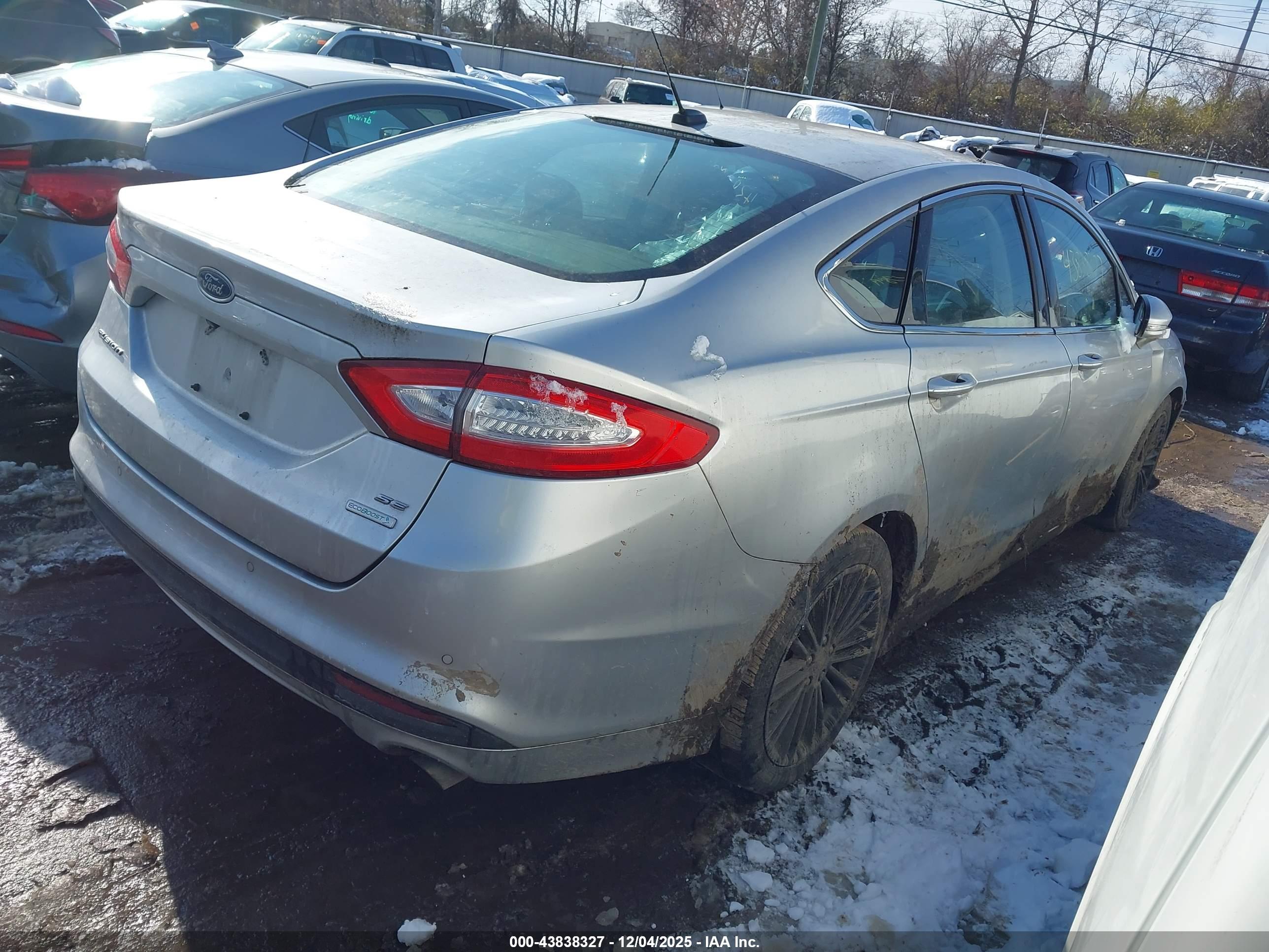 FORD FUSION image 4
