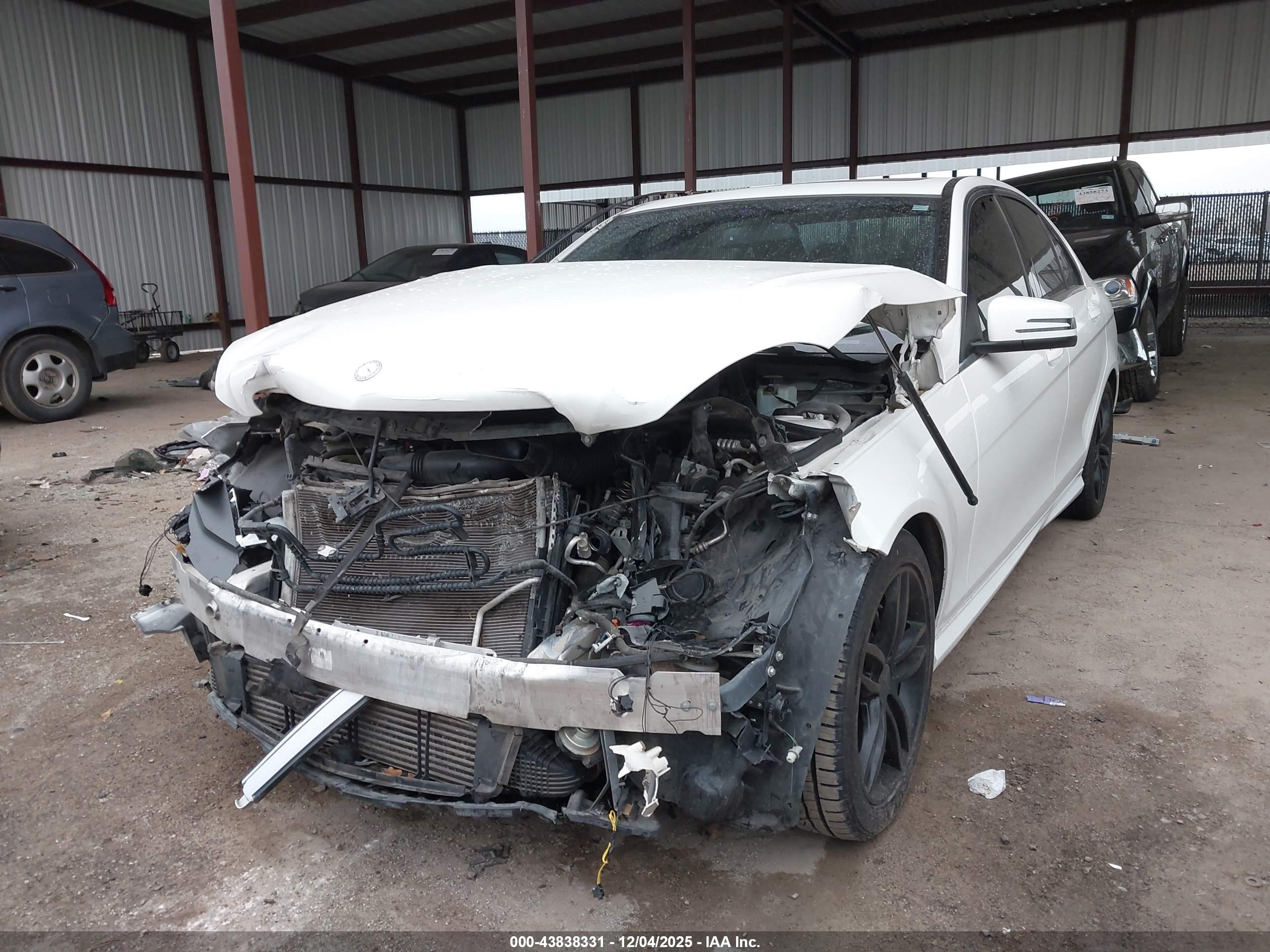 MERCEDES-BENZ C image 2