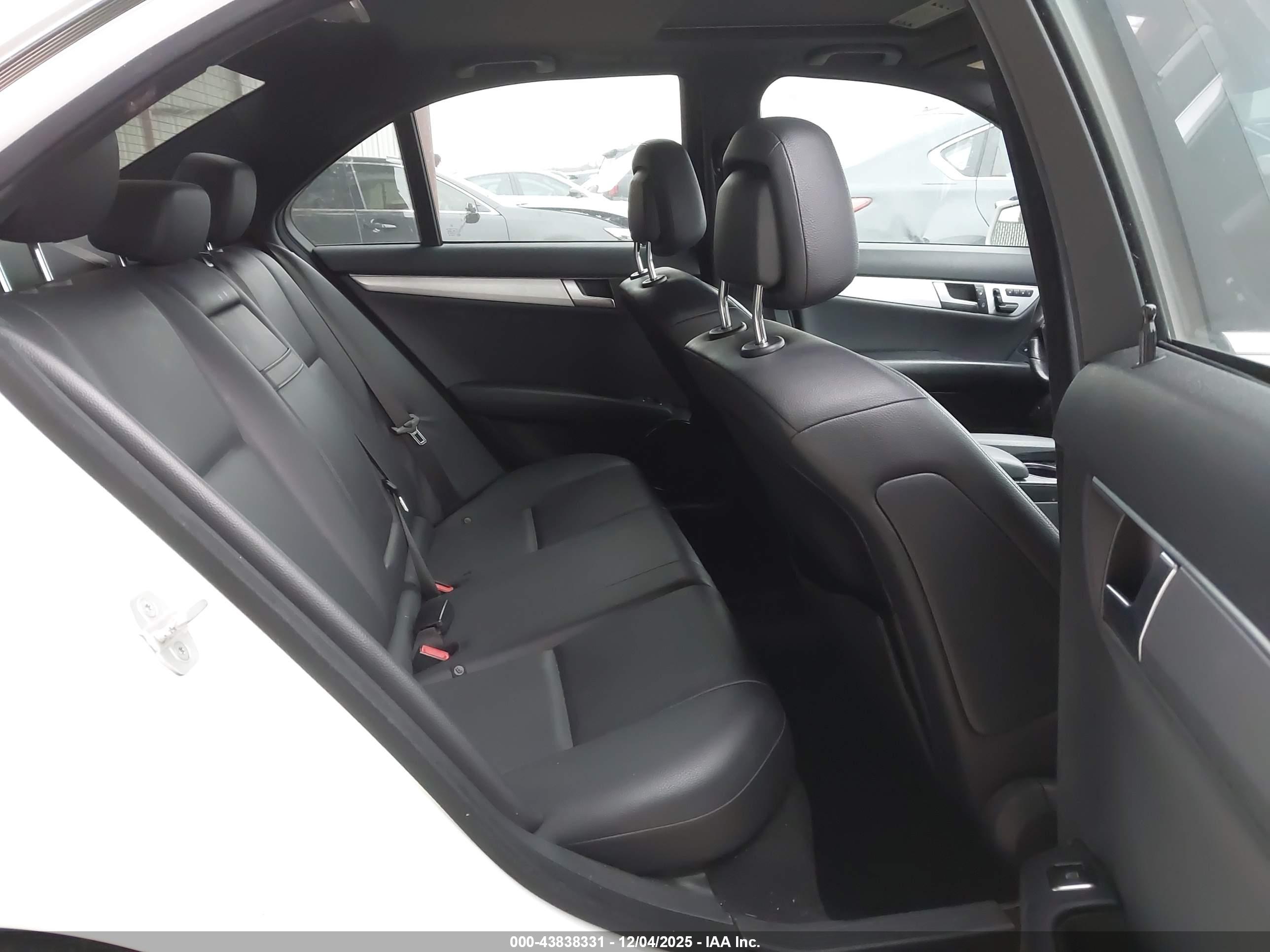 MERCEDES-BENZ C image 8