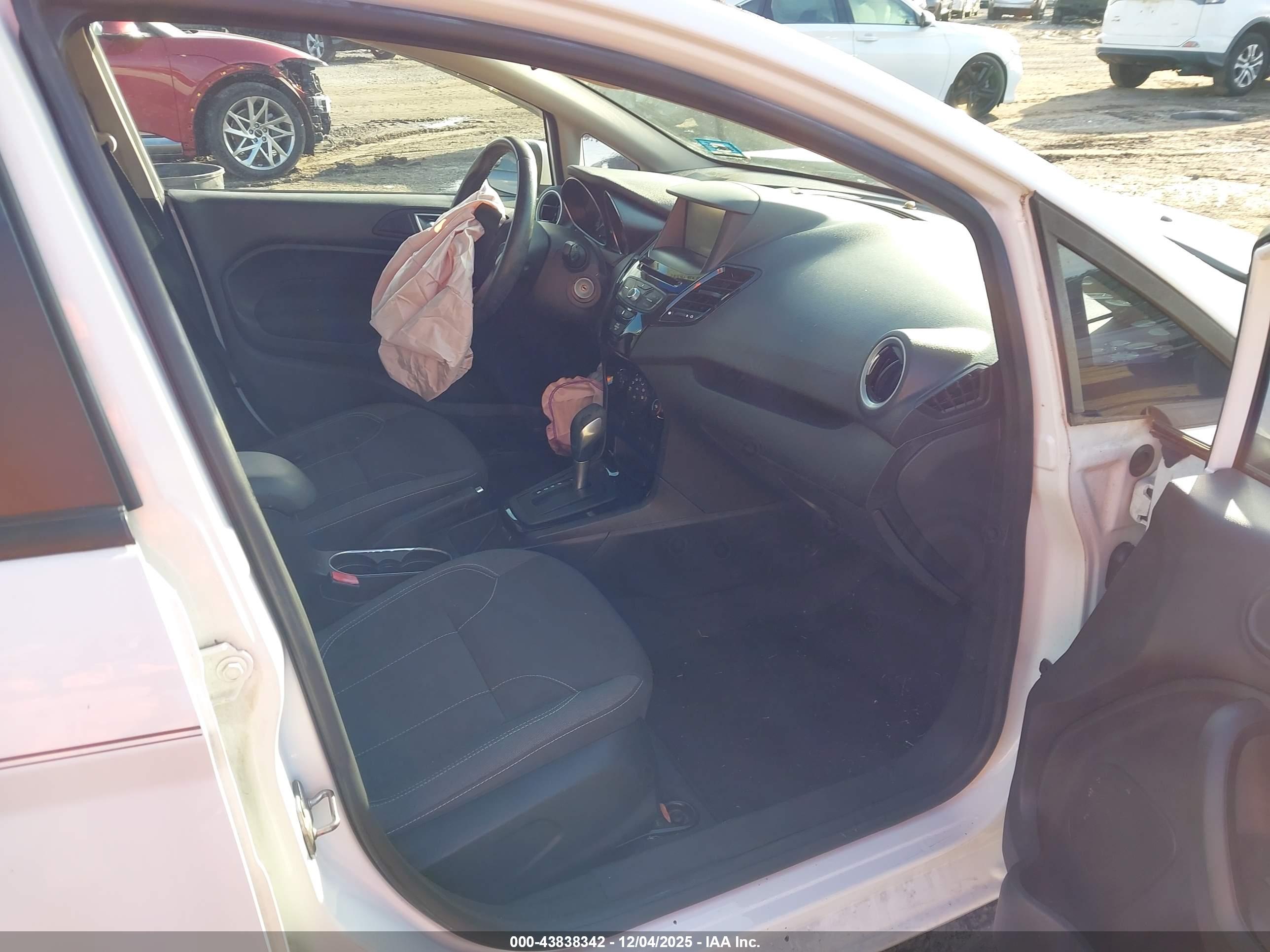 FORD FIESTA image 5