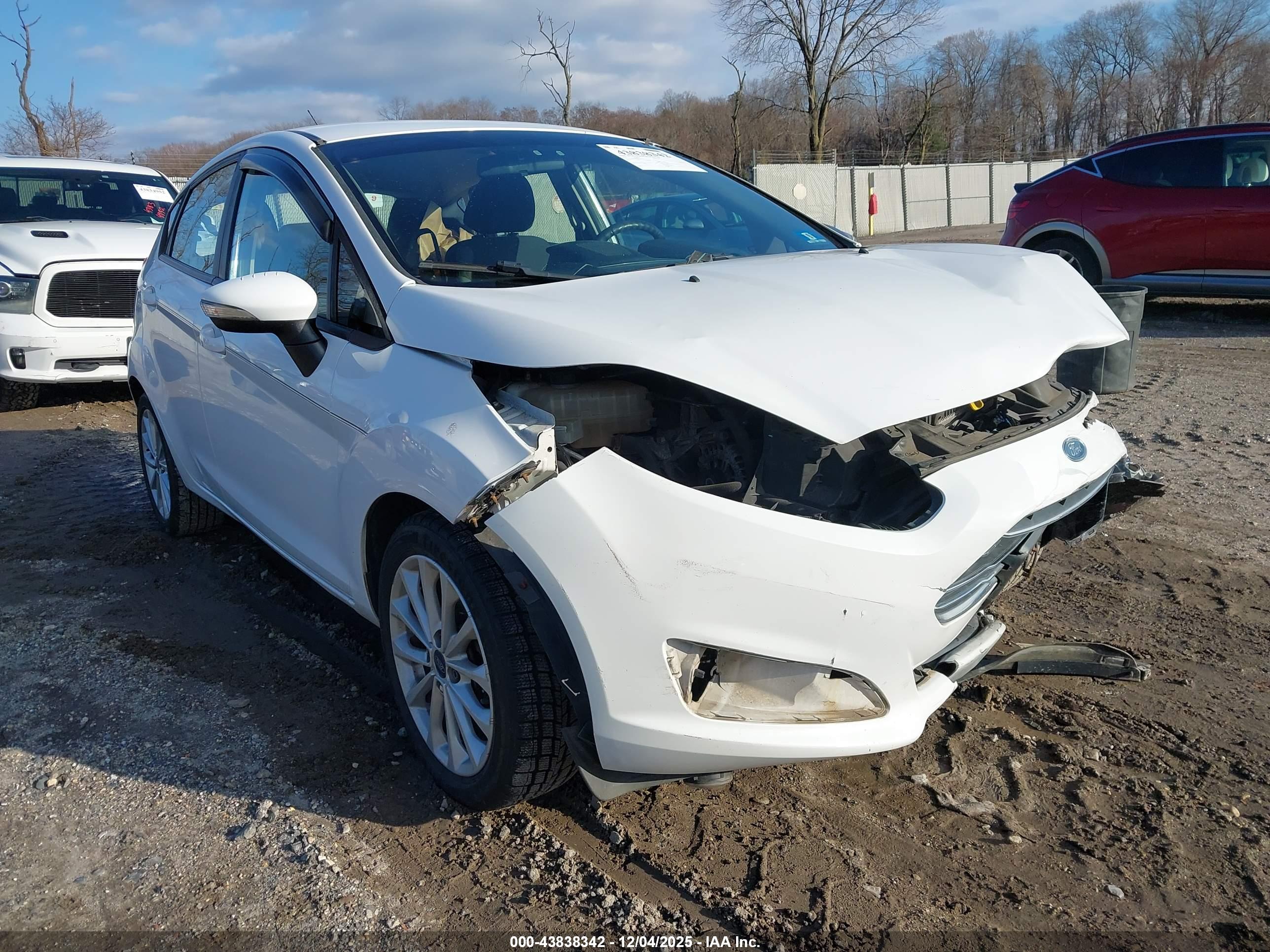 FORD FIESTA image 6
