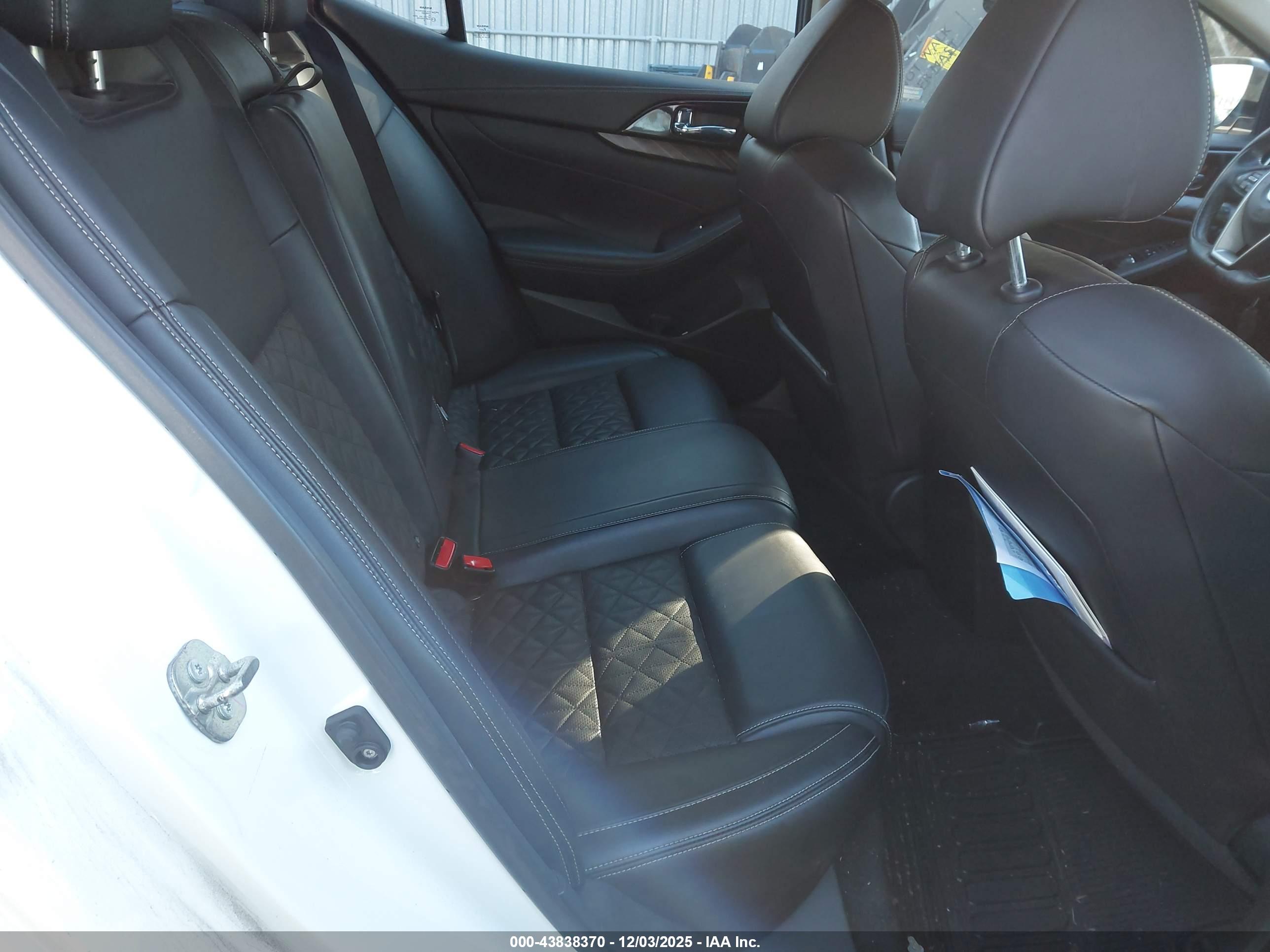 NISSAN MAXIMA image 8
