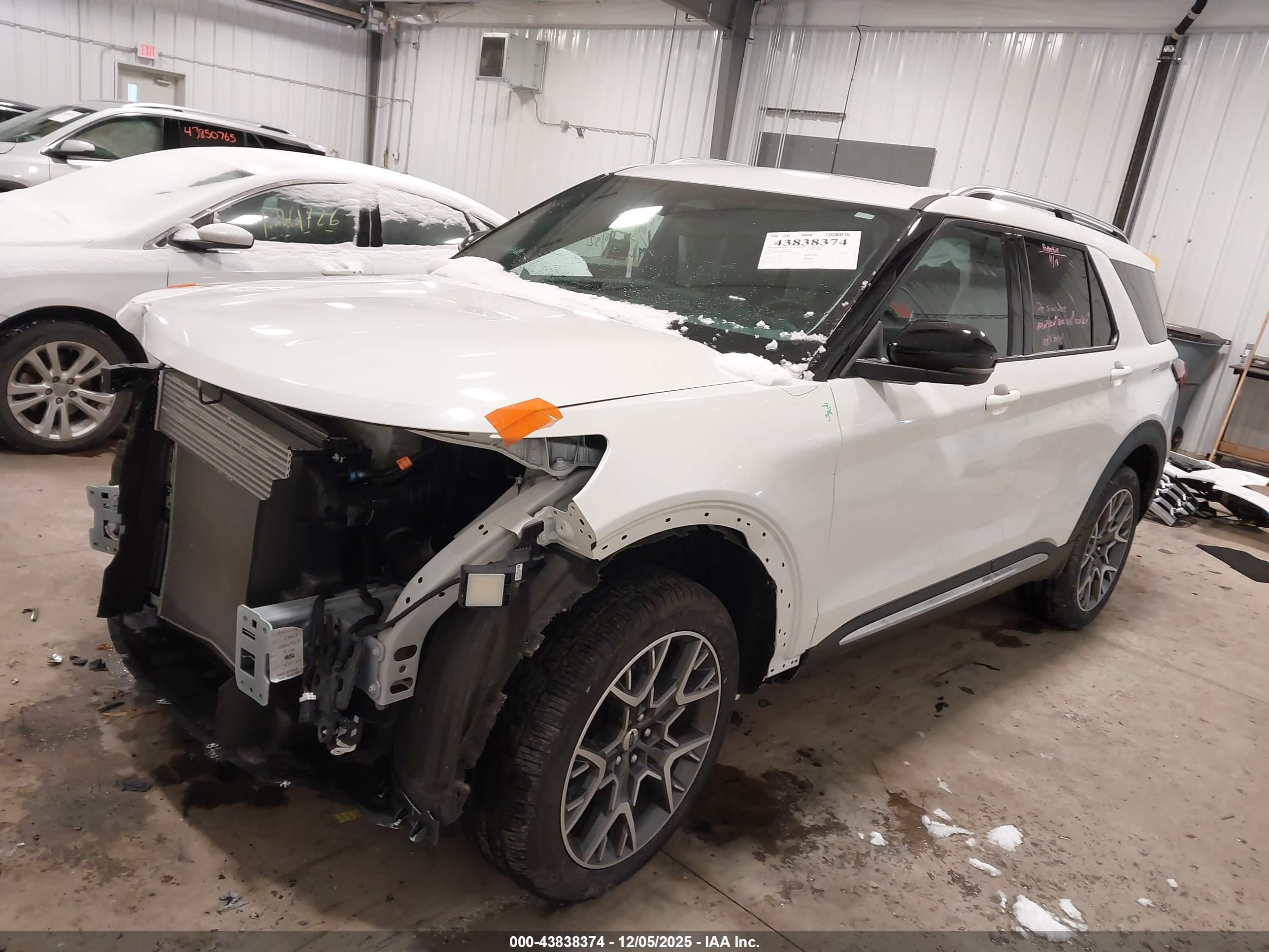 FORD EXPLORER image 2