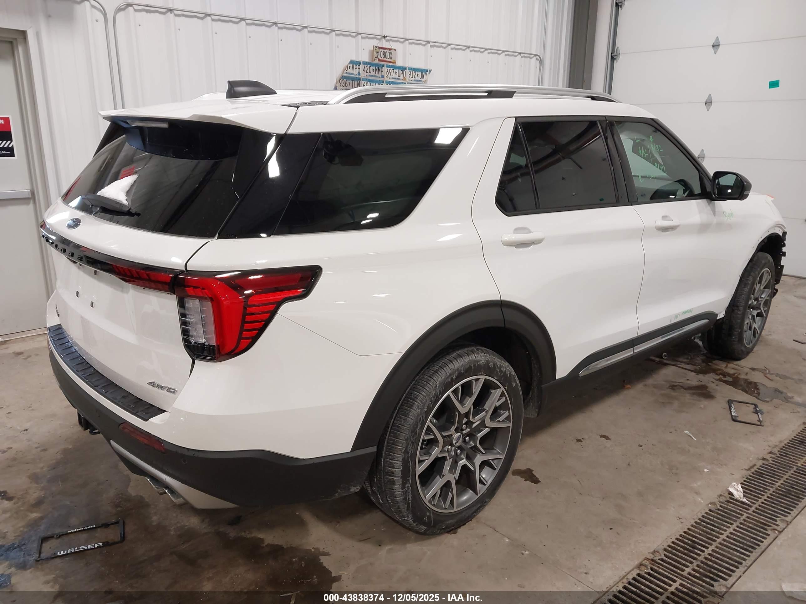FORD EXPLORER image 4