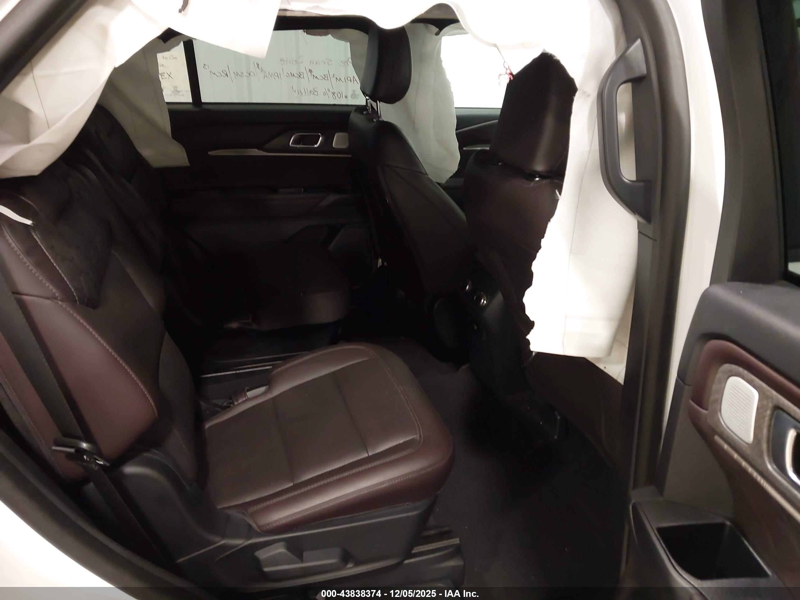 FORD EXPLORER image 8