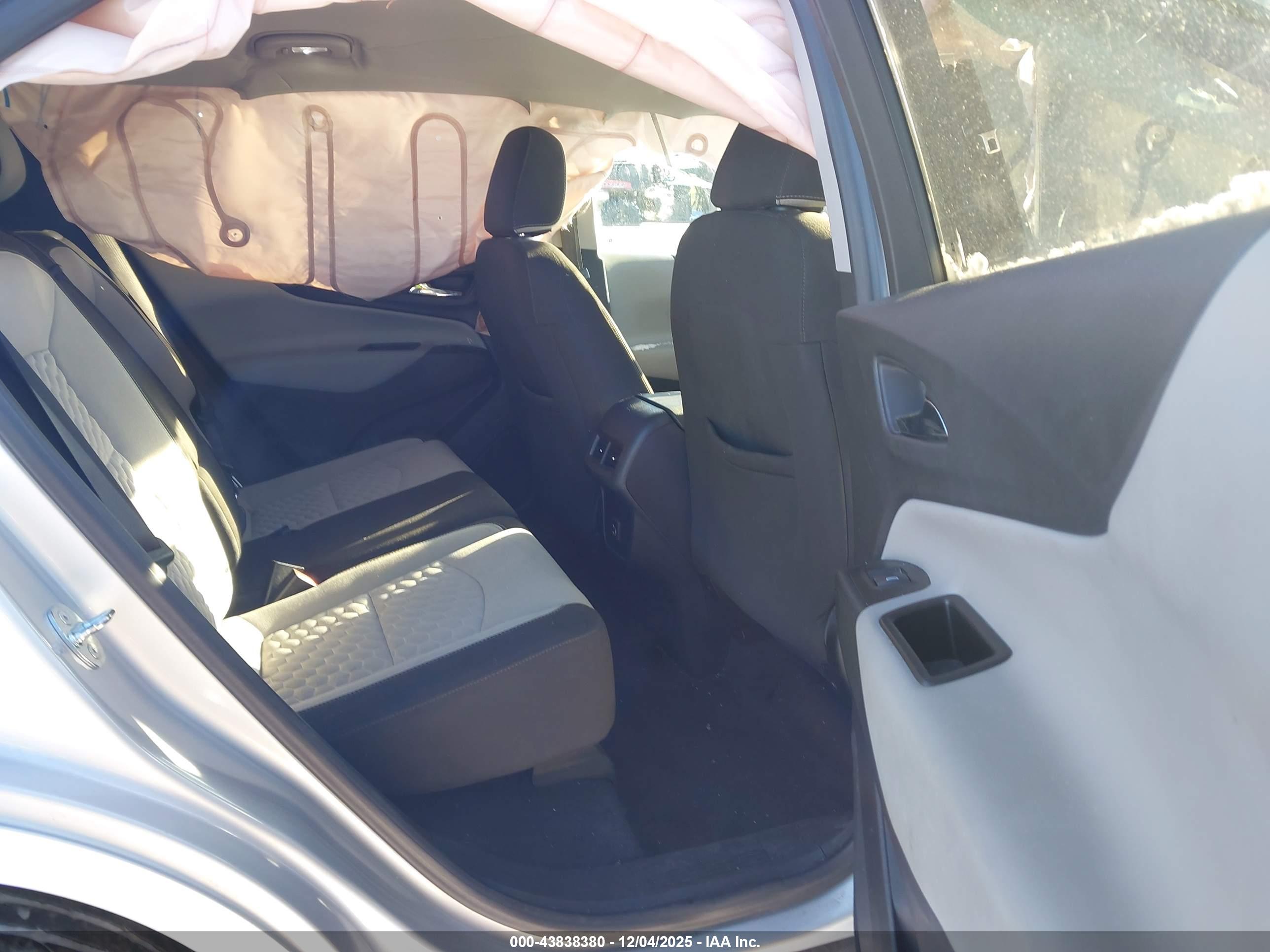 CHEVROLET EQUINOX image 8