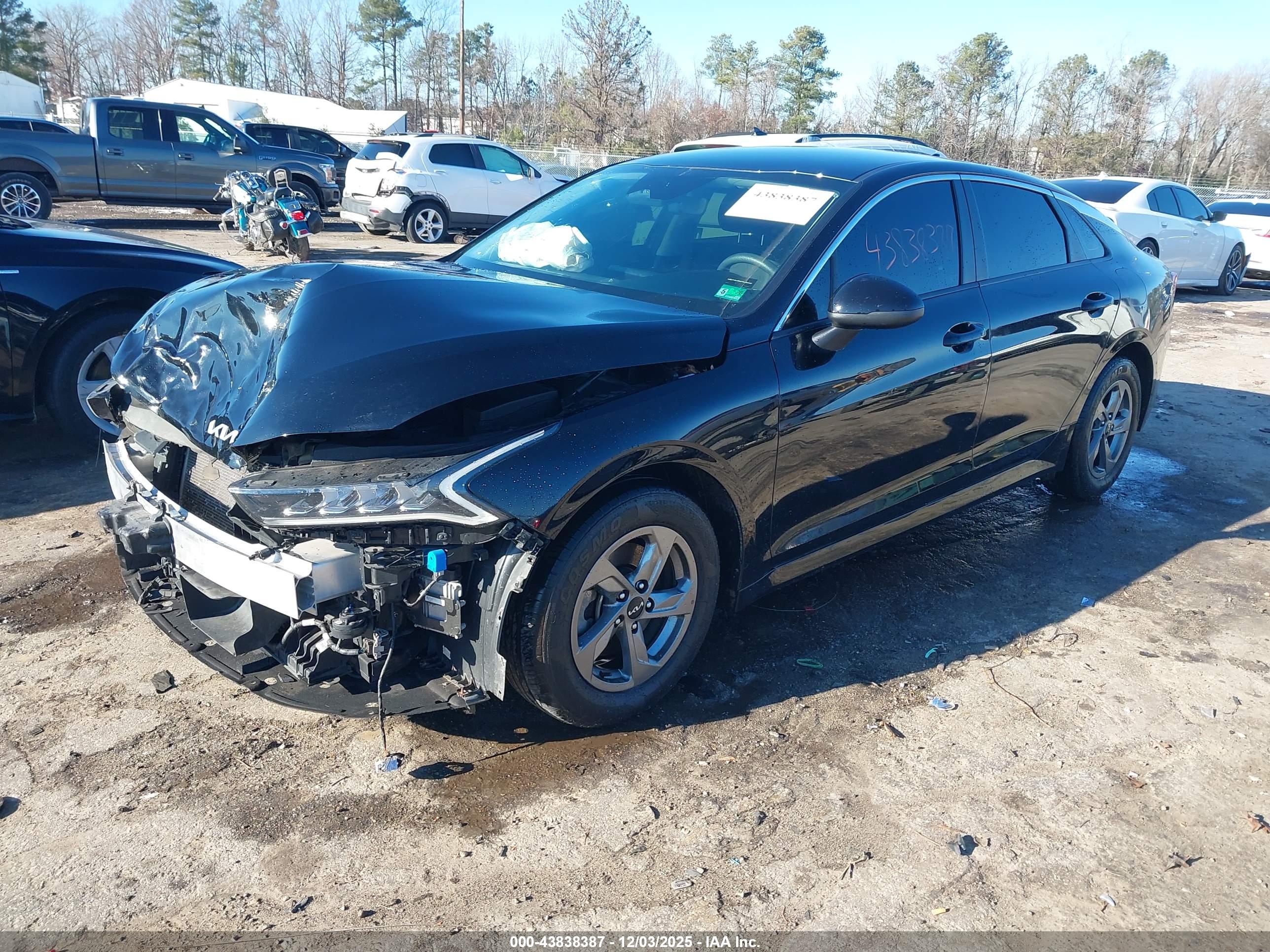 KIA K5 image 2