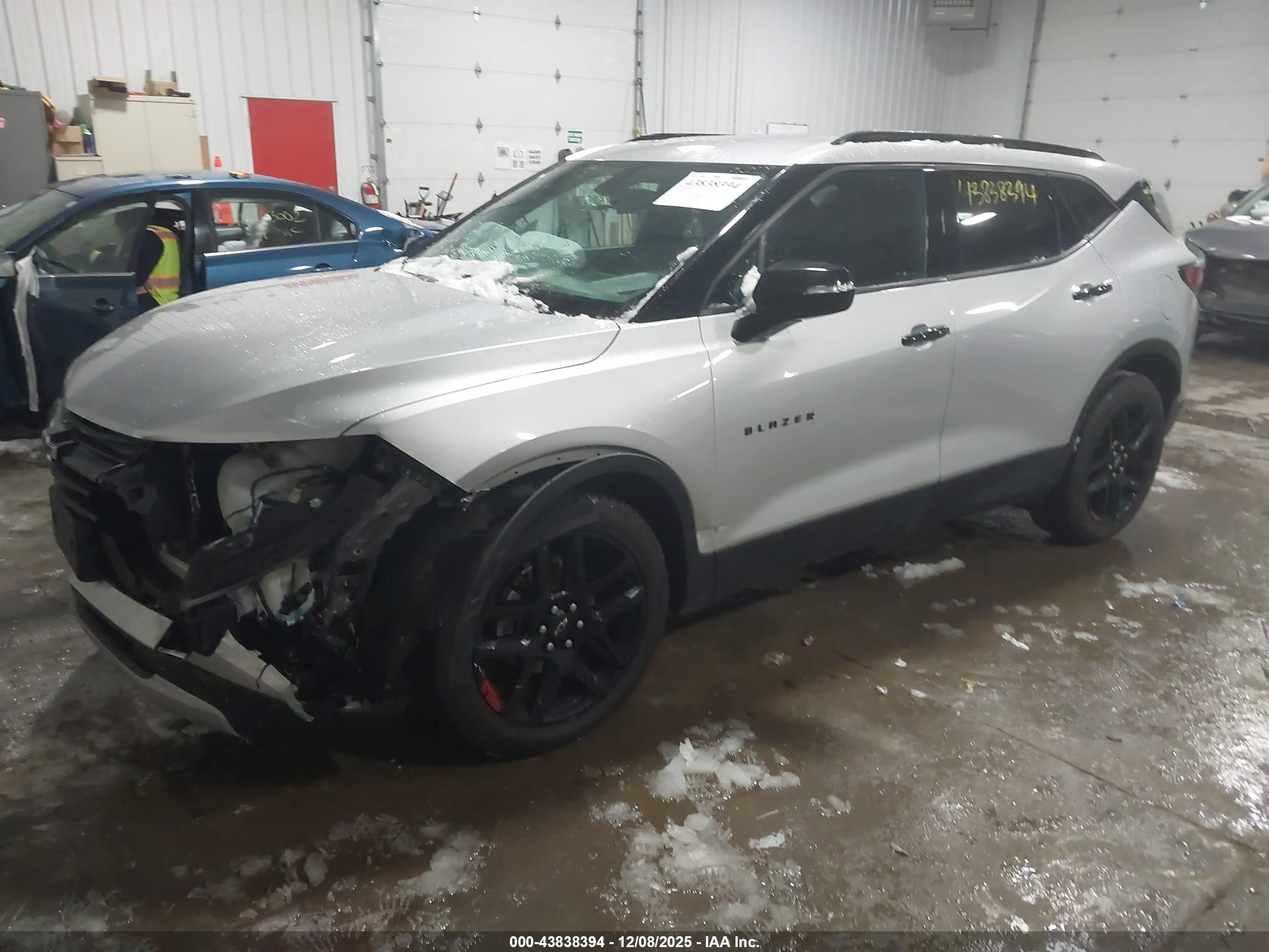 CHEVROLET BLAZER image 2