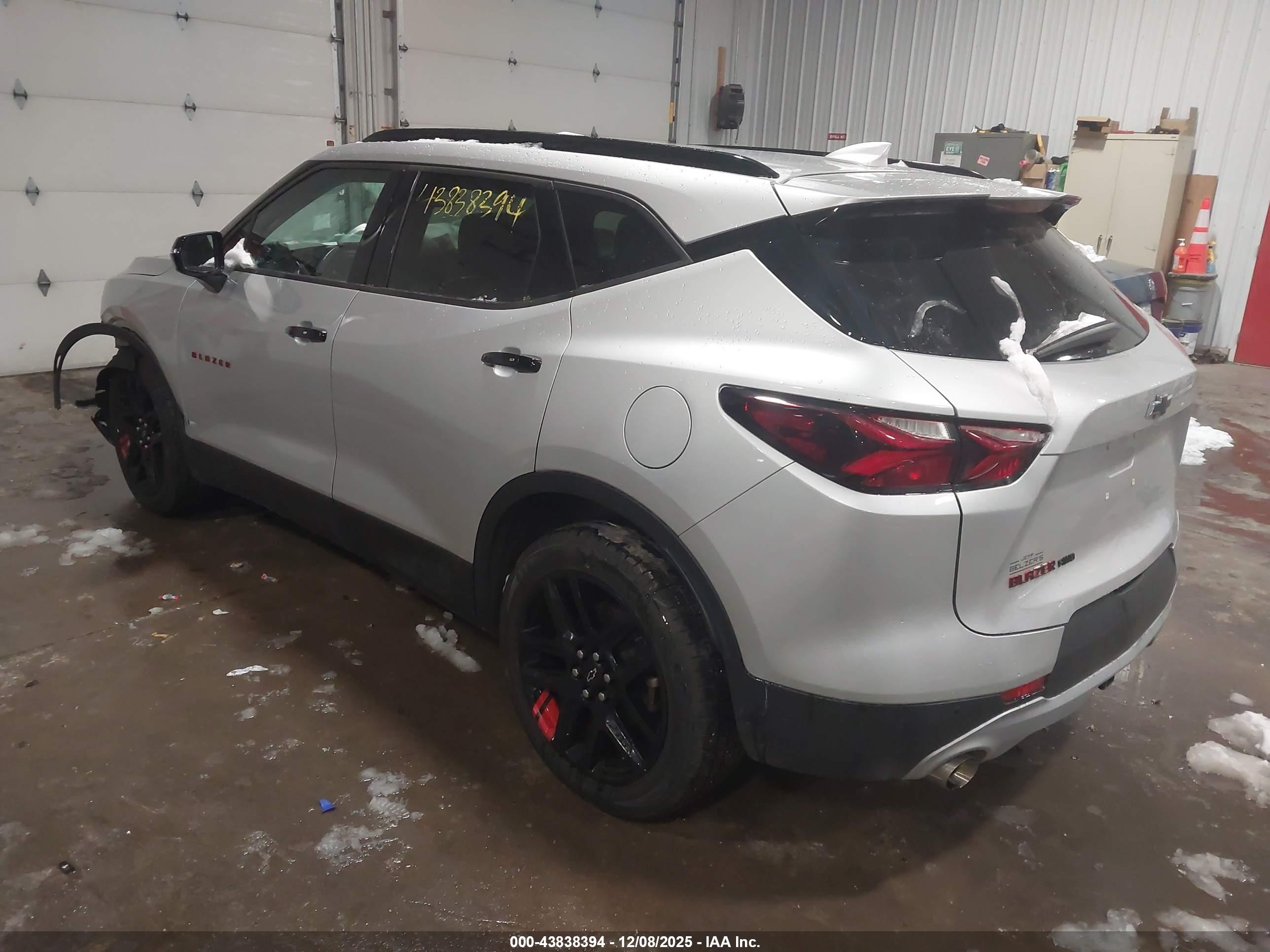 CHEVROLET BLAZER image 3