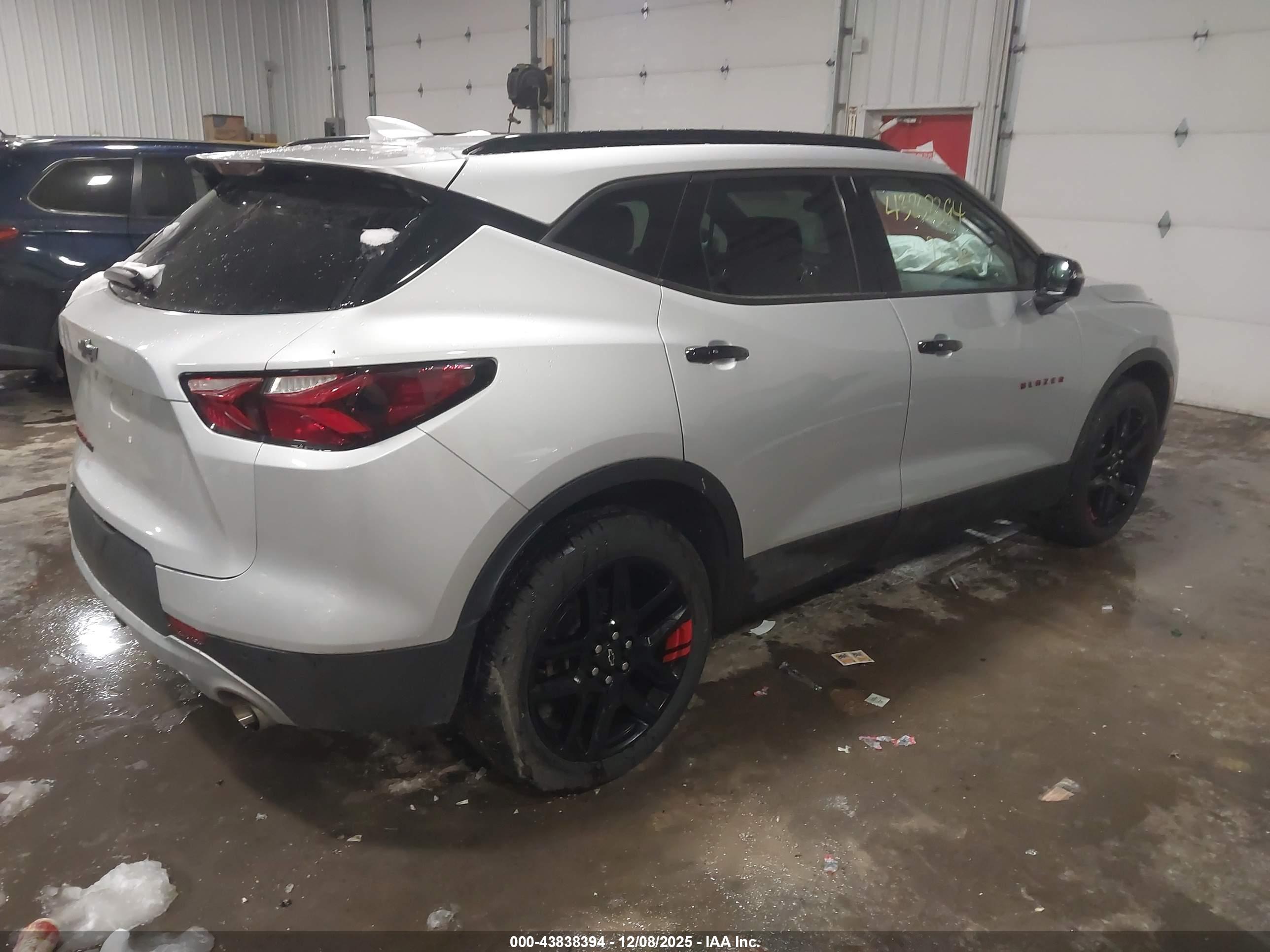 CHEVROLET BLAZER image 4