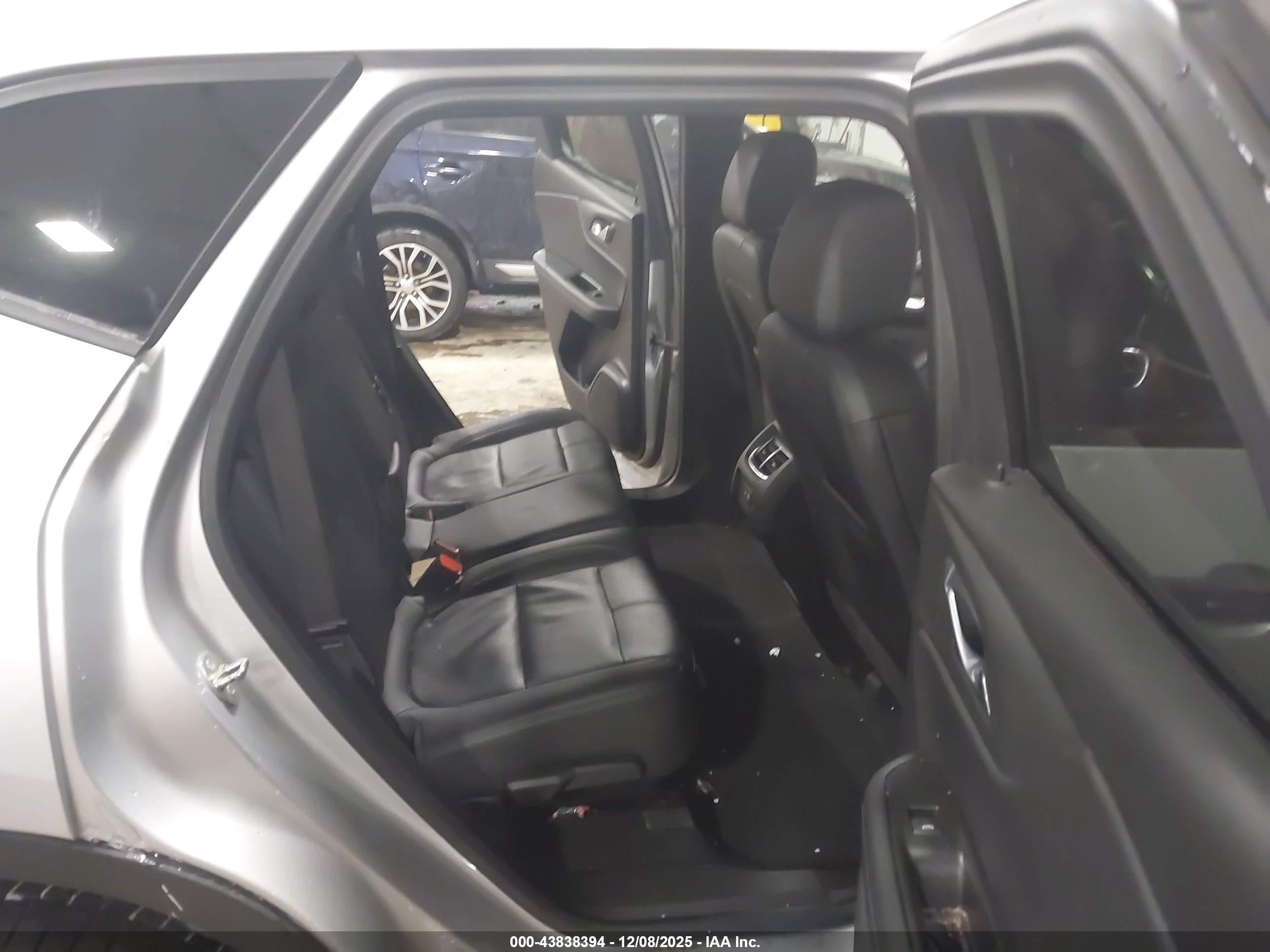 CHEVROLET BLAZER image 8