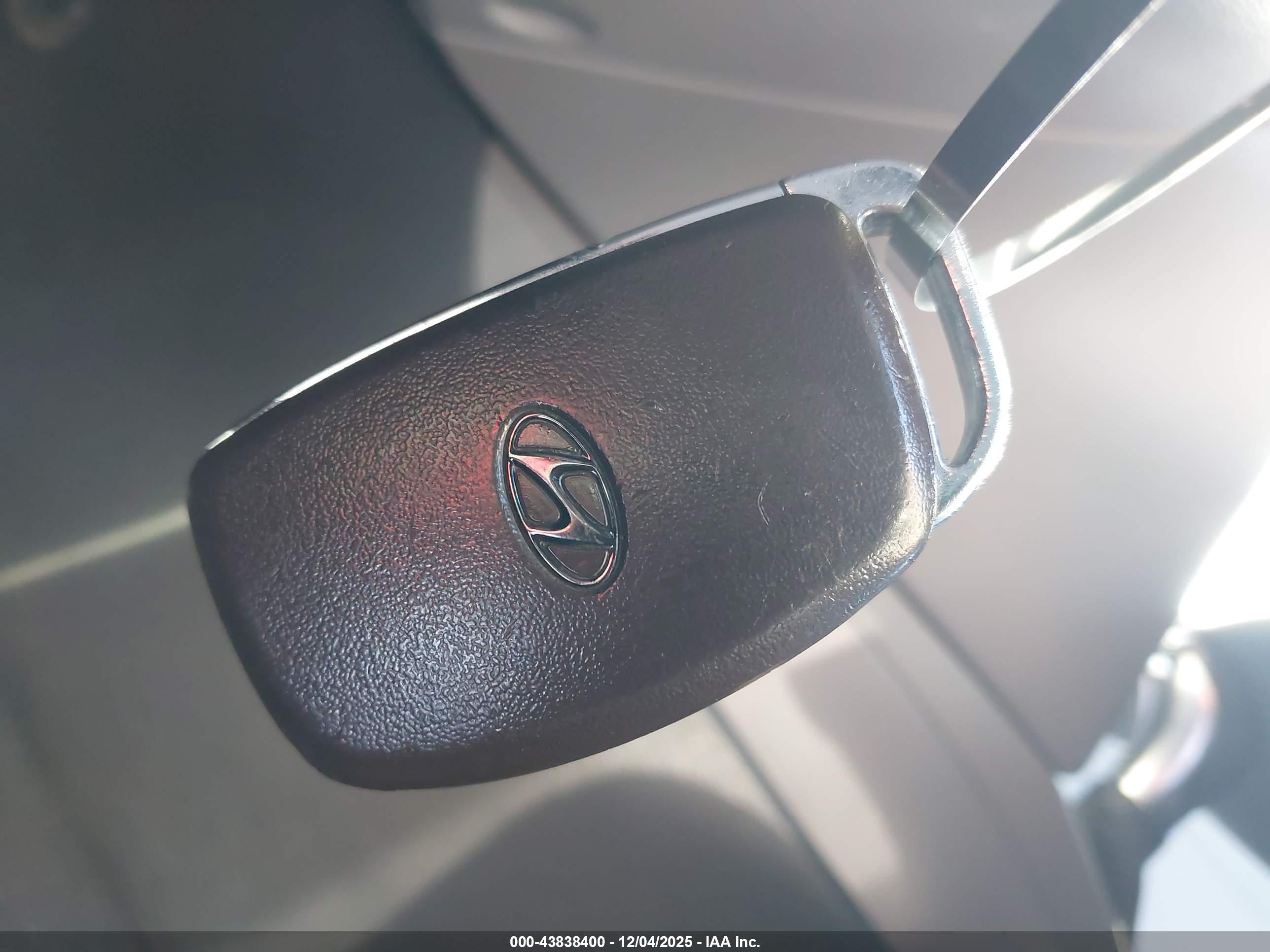 HYUNDAI ELANTRA image 11