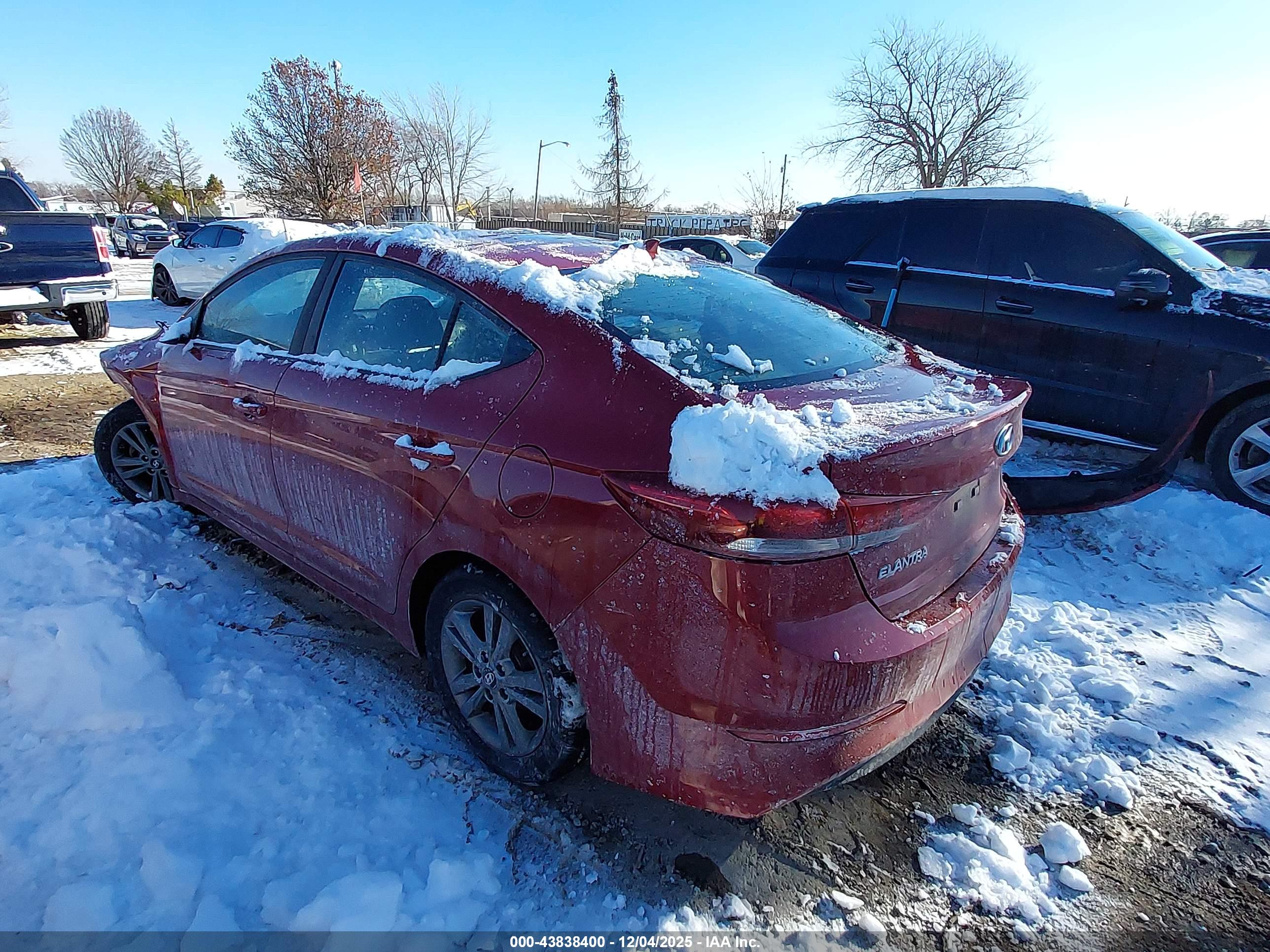 HYUNDAI ELANTRA image 3