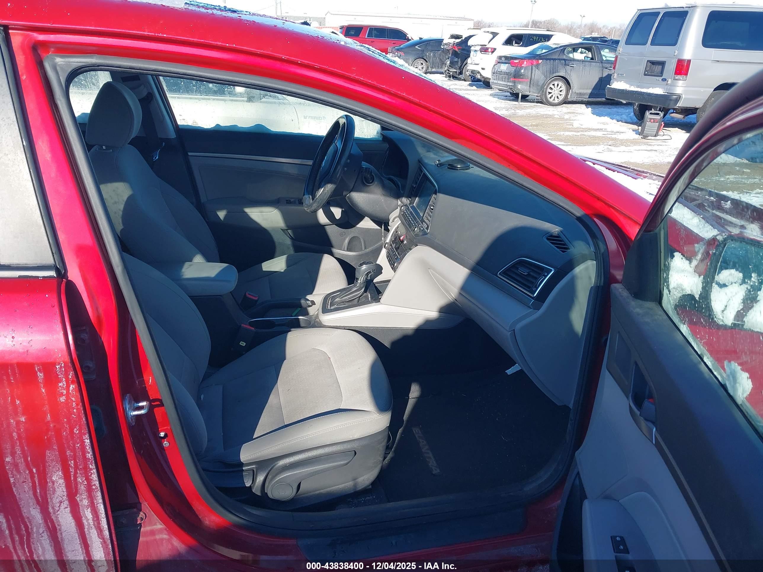 HYUNDAI ELANTRA image 5