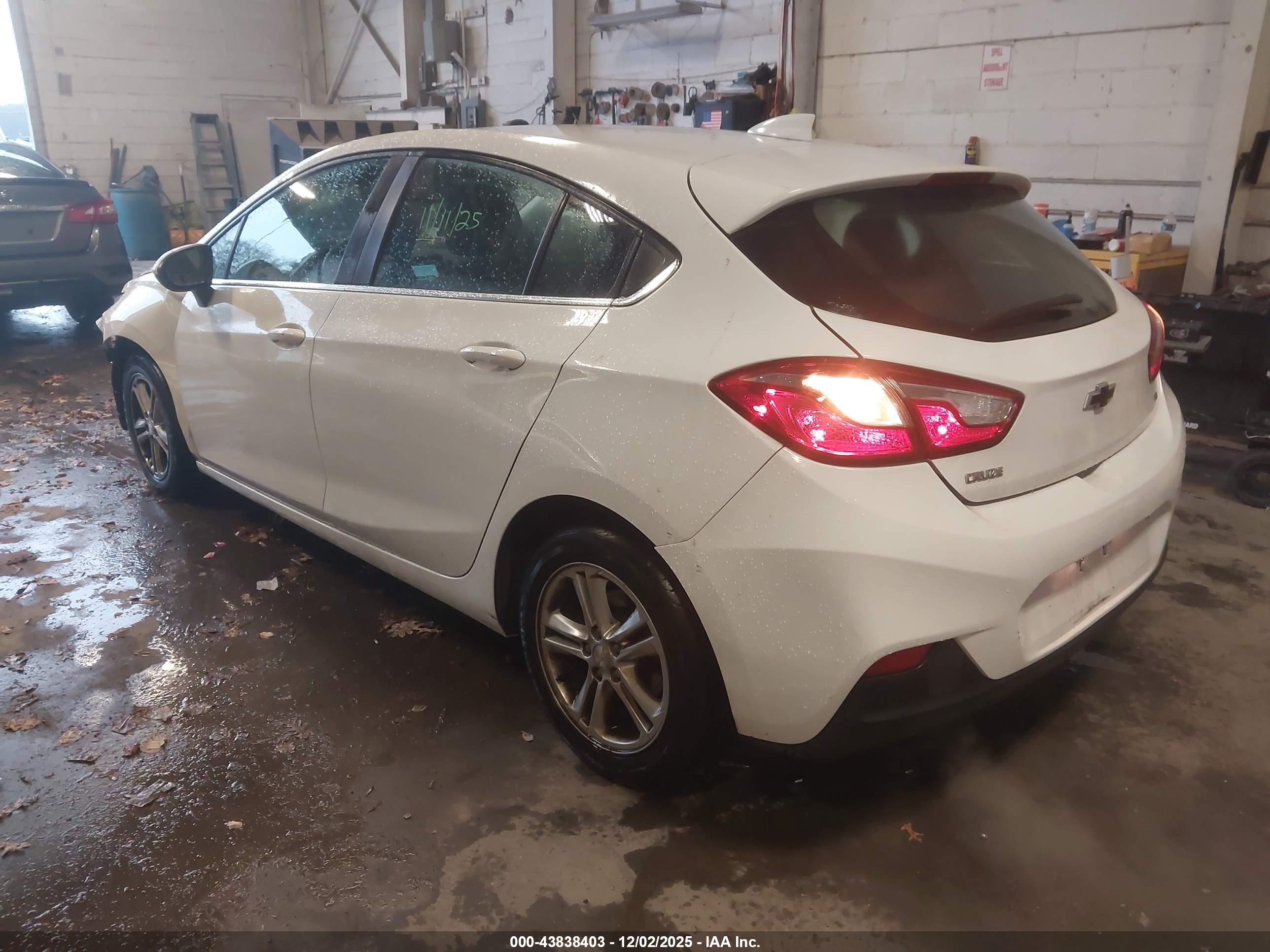 CHEVROLET CRUZE image 3