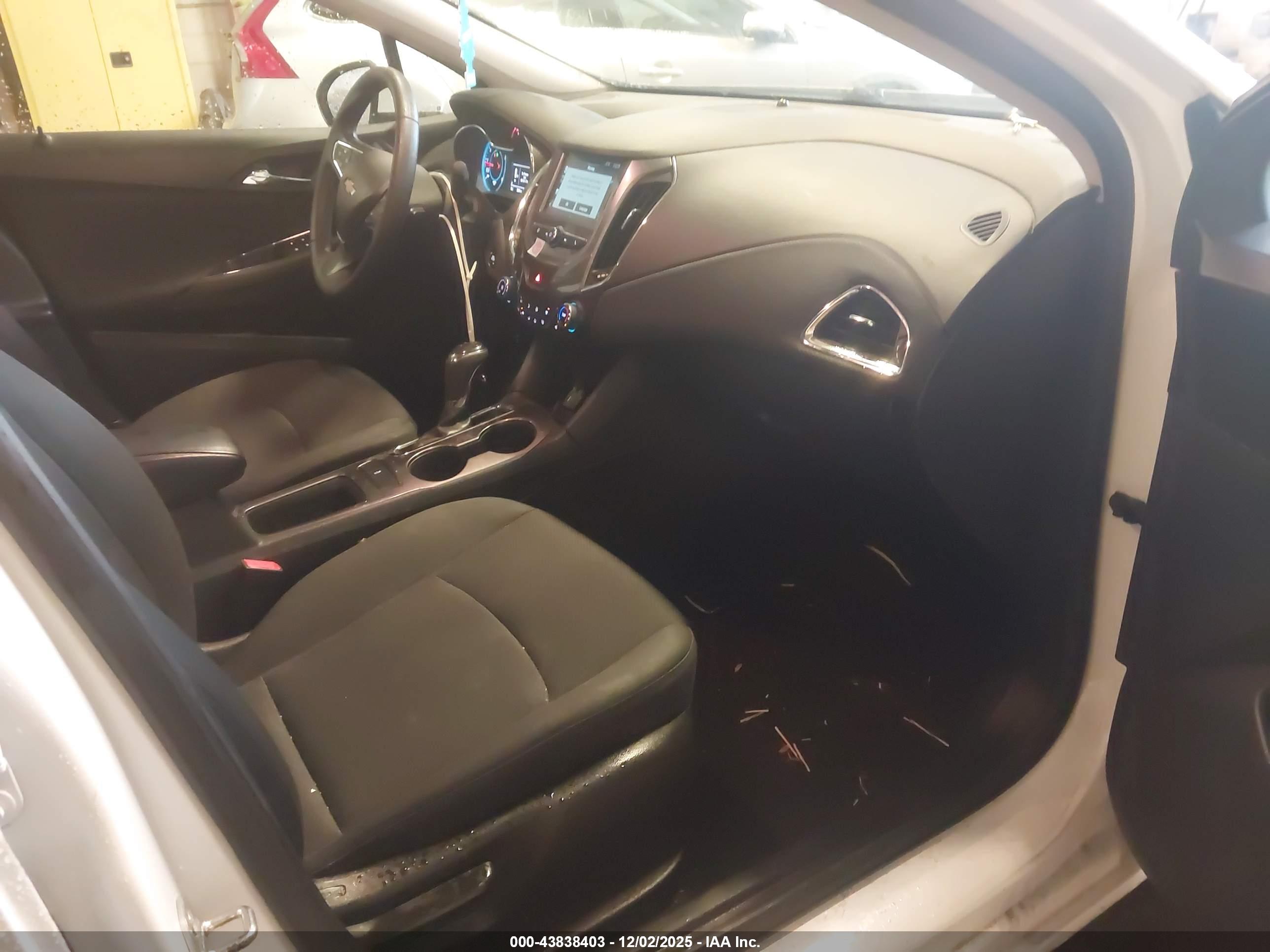 CHEVROLET CRUZE image 5