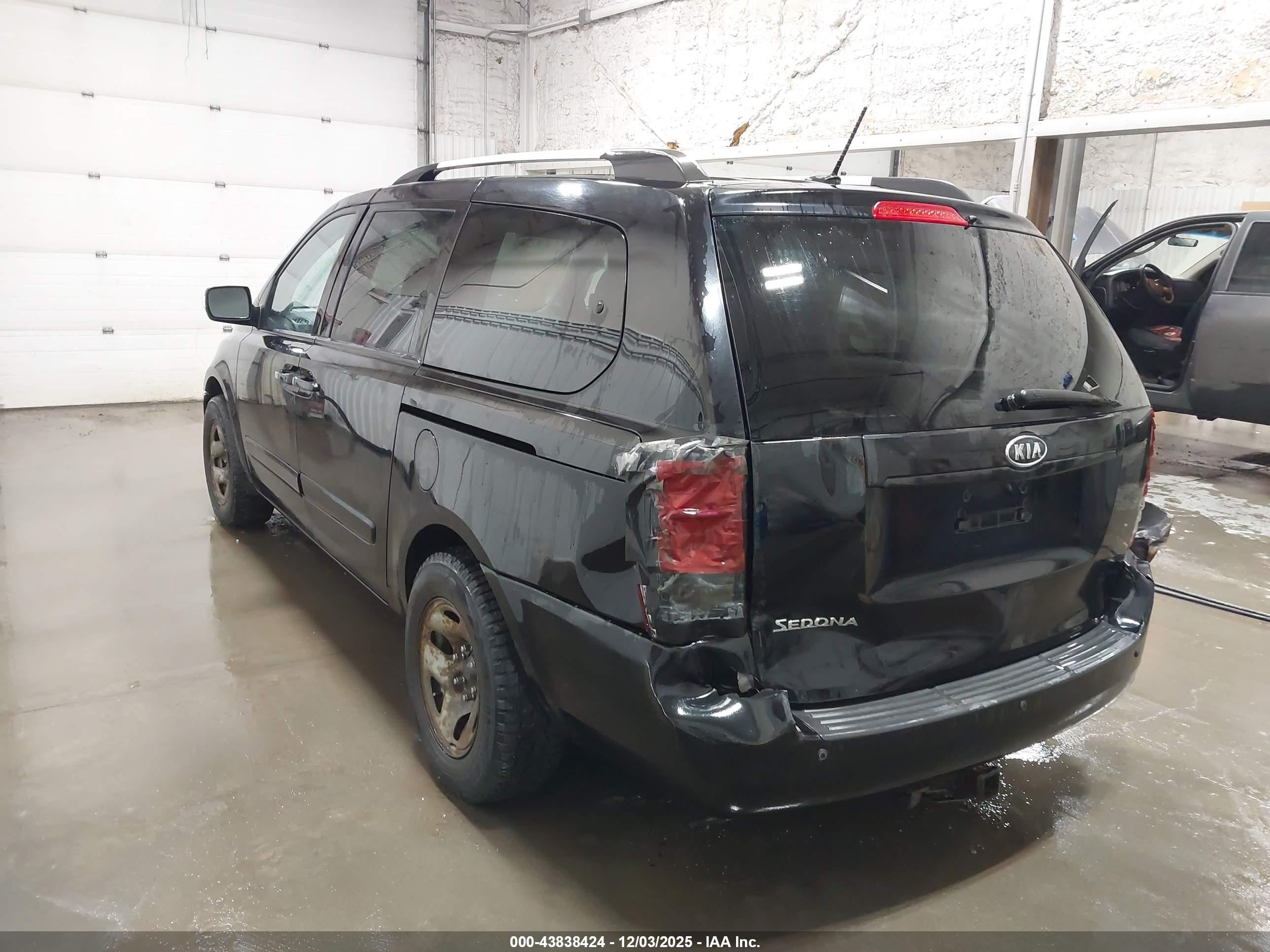 KIA SEDONA image 3