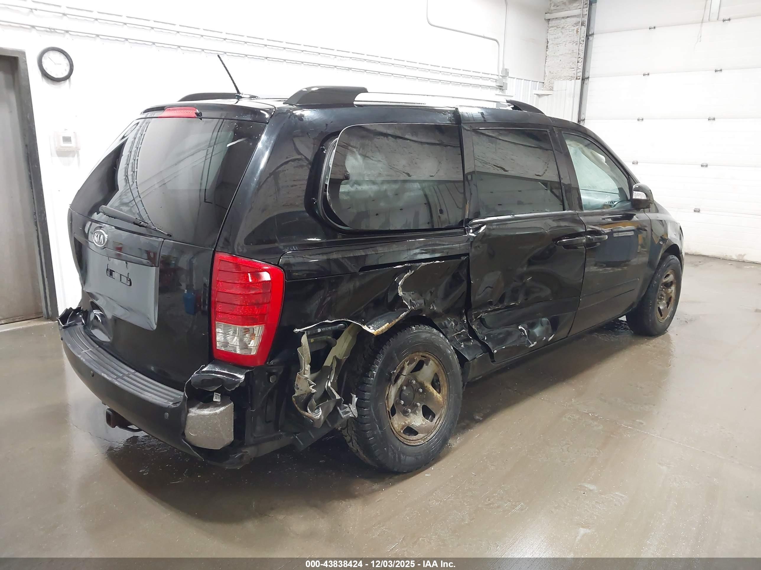KIA SEDONA image 4