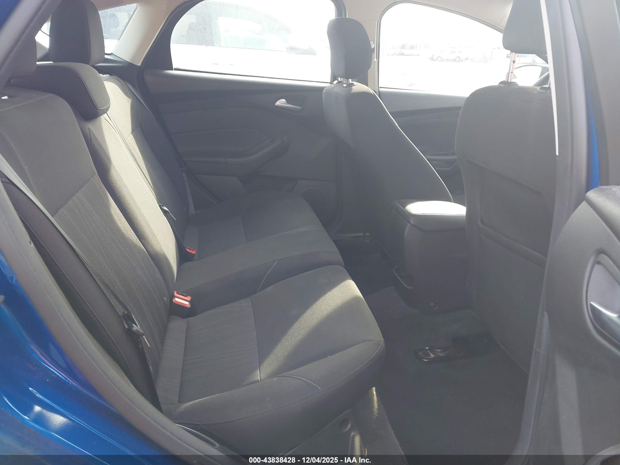 FORD FOCUS image 8