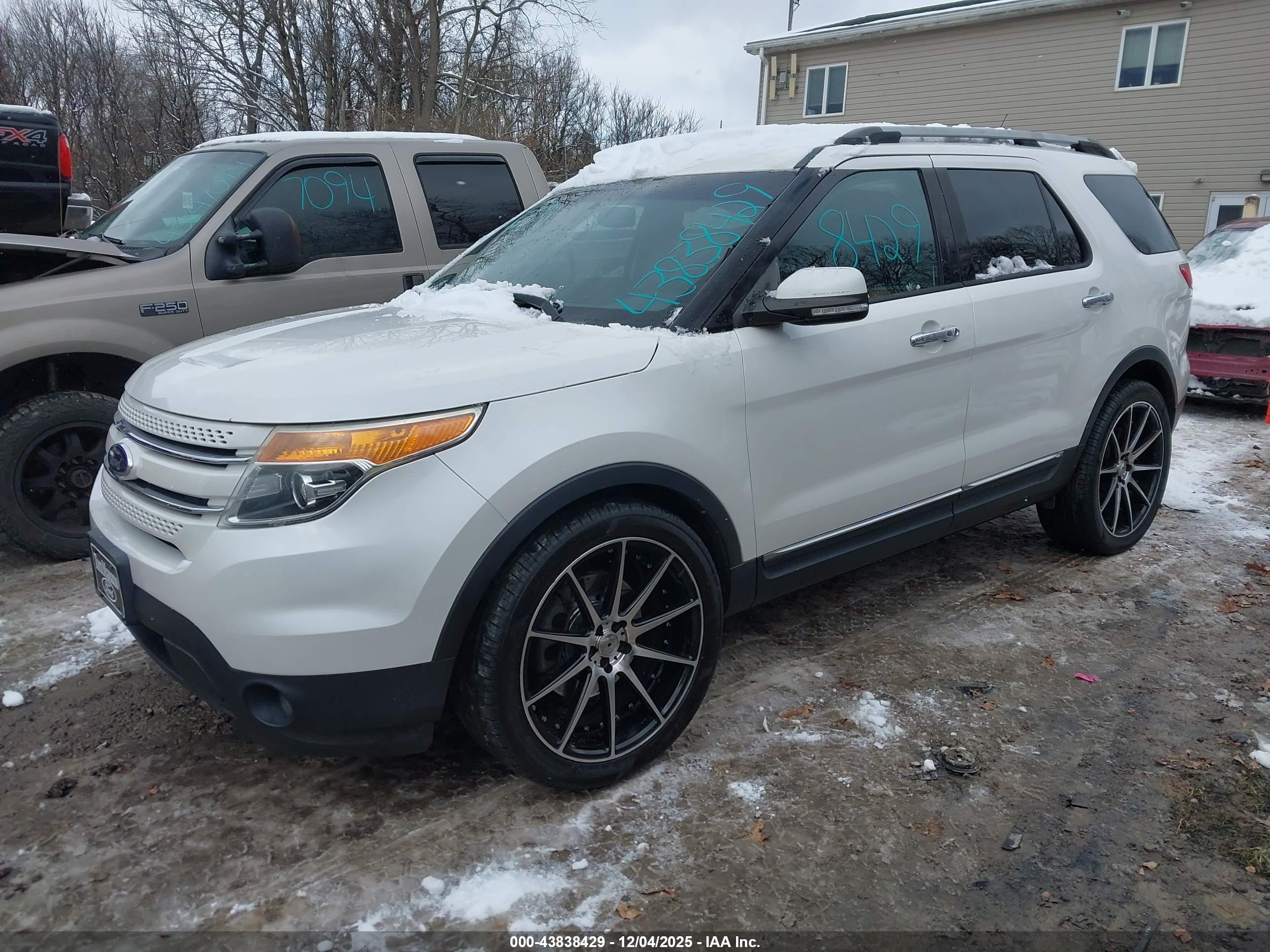 FORD EXPLORER image 2