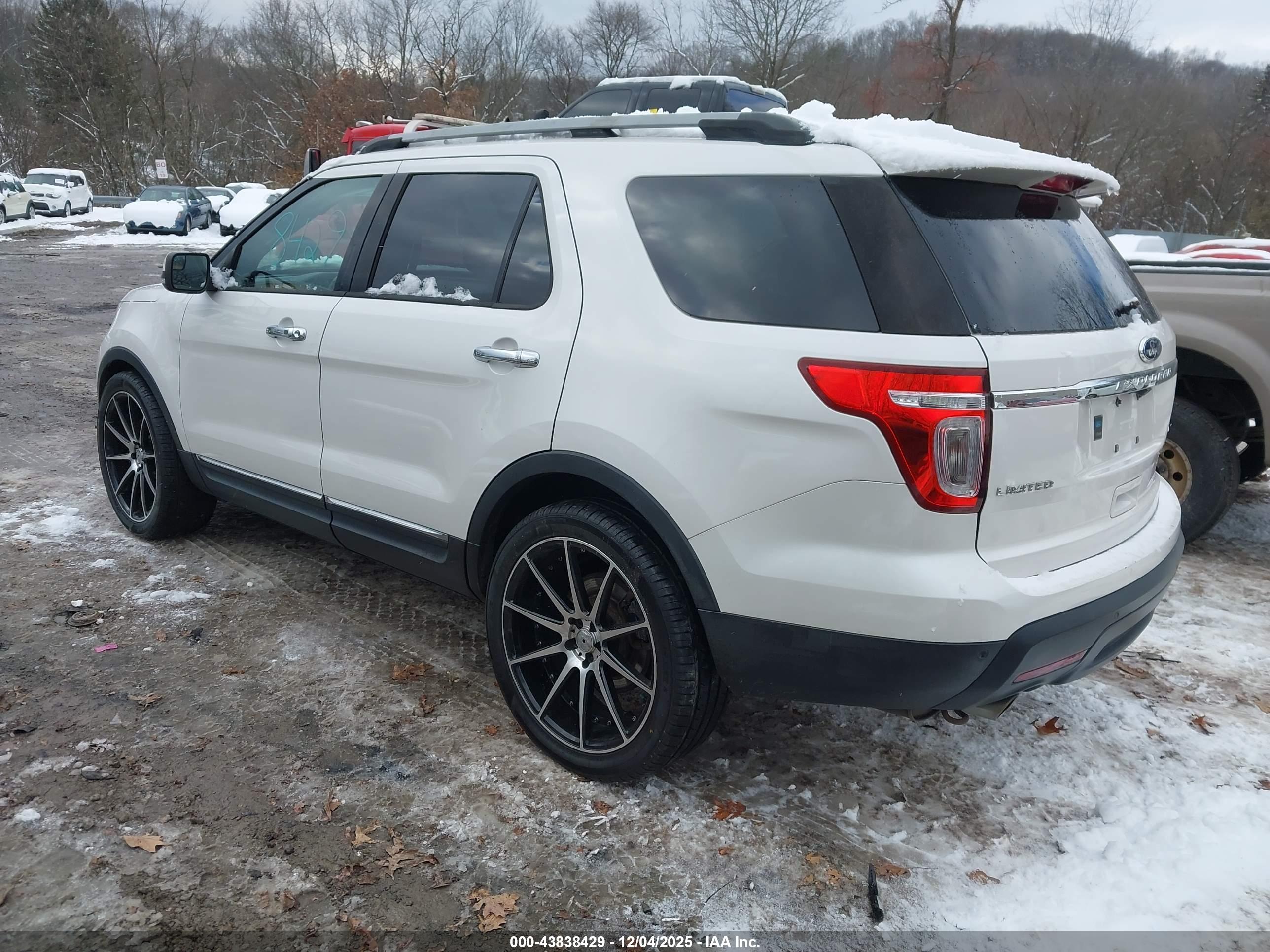 FORD EXPLORER image 3