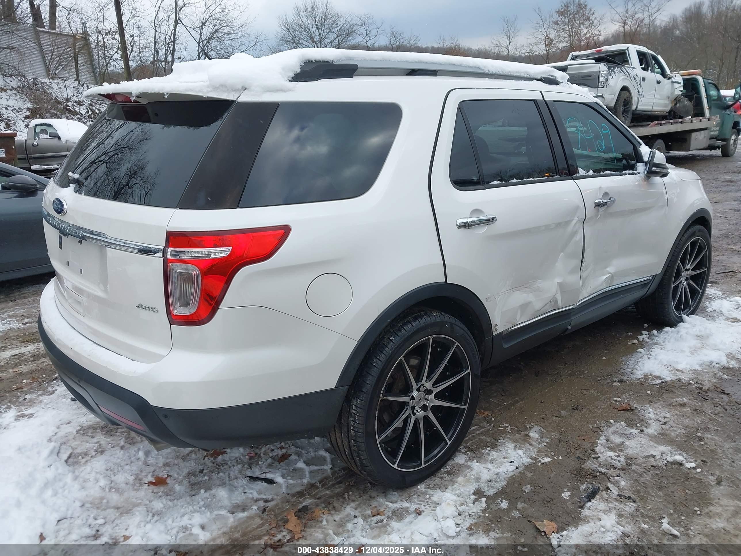 FORD EXPLORER image 4