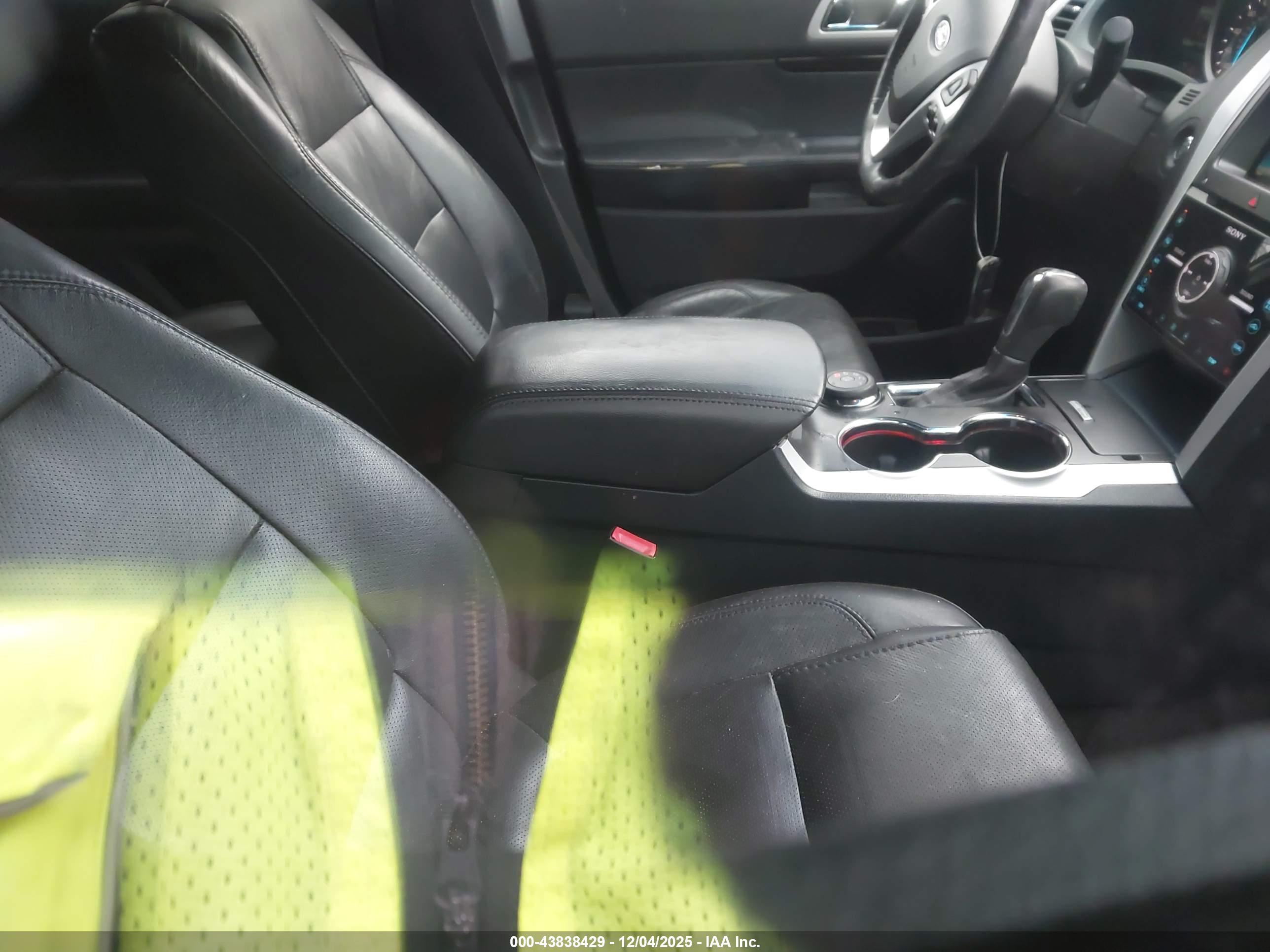 FORD EXPLORER image 5