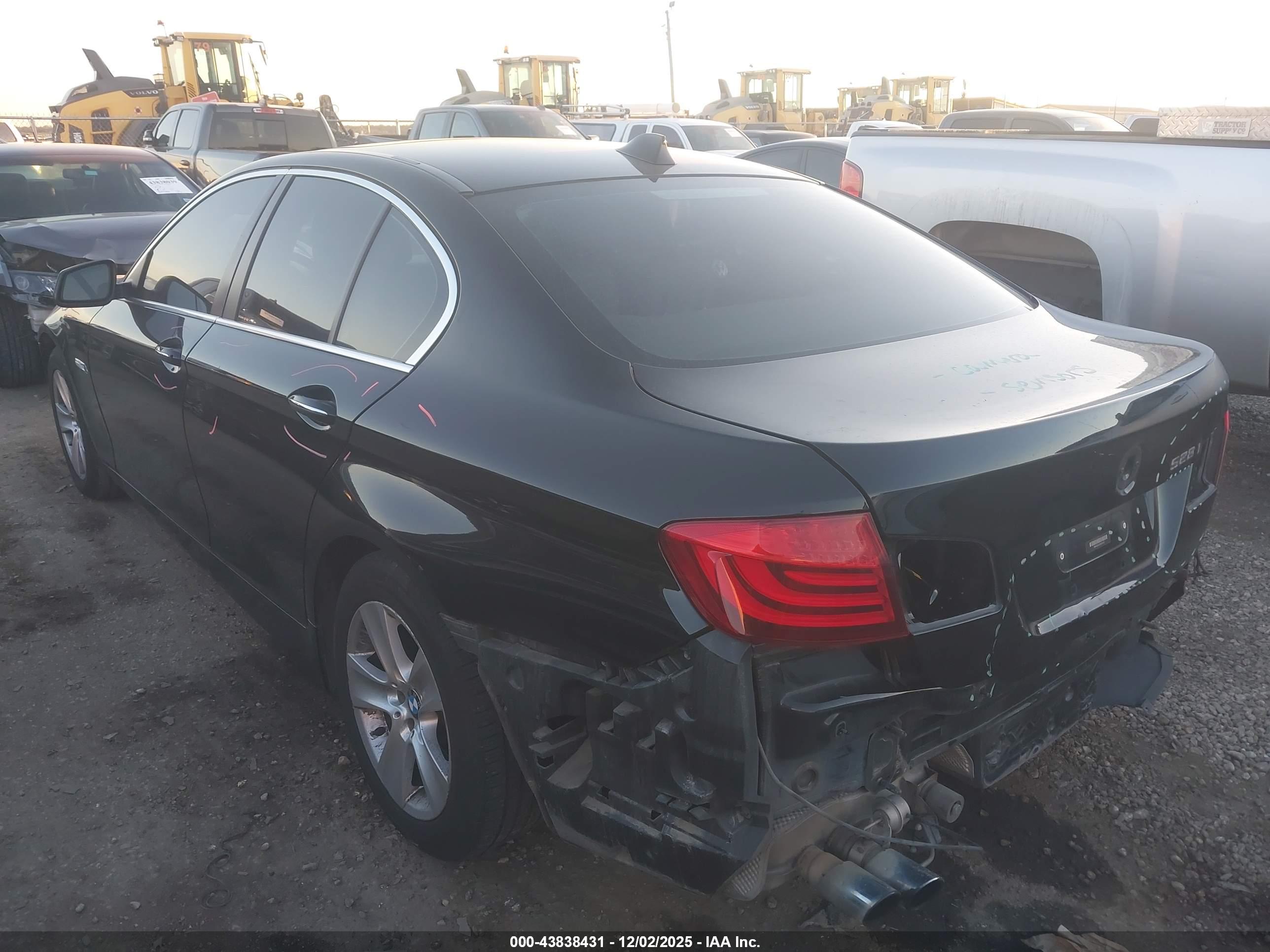 BMW 528I image 3