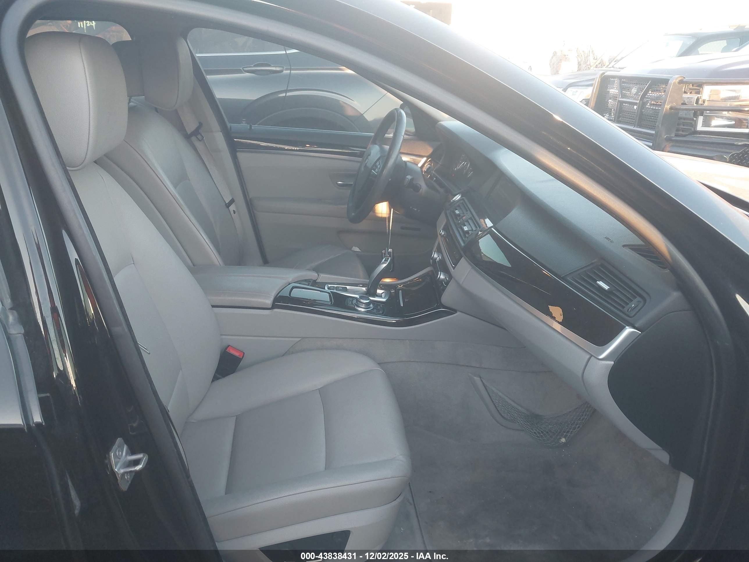 BMW 528I image 5