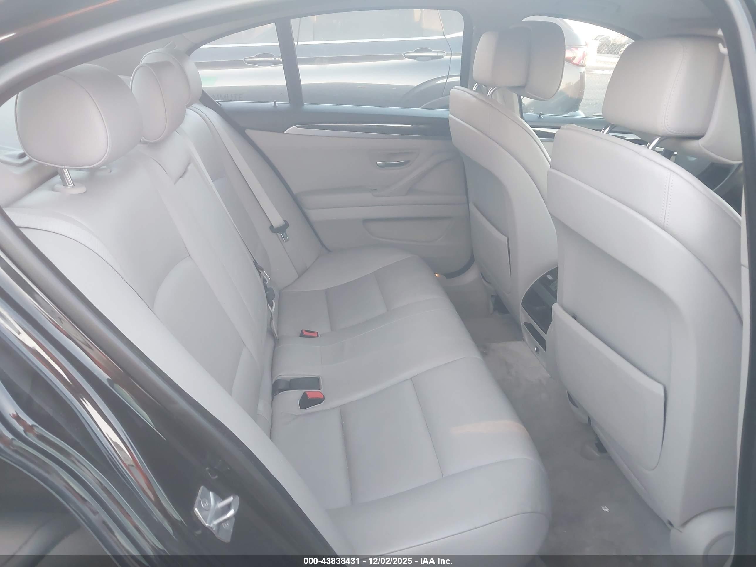 BMW 528I image 8