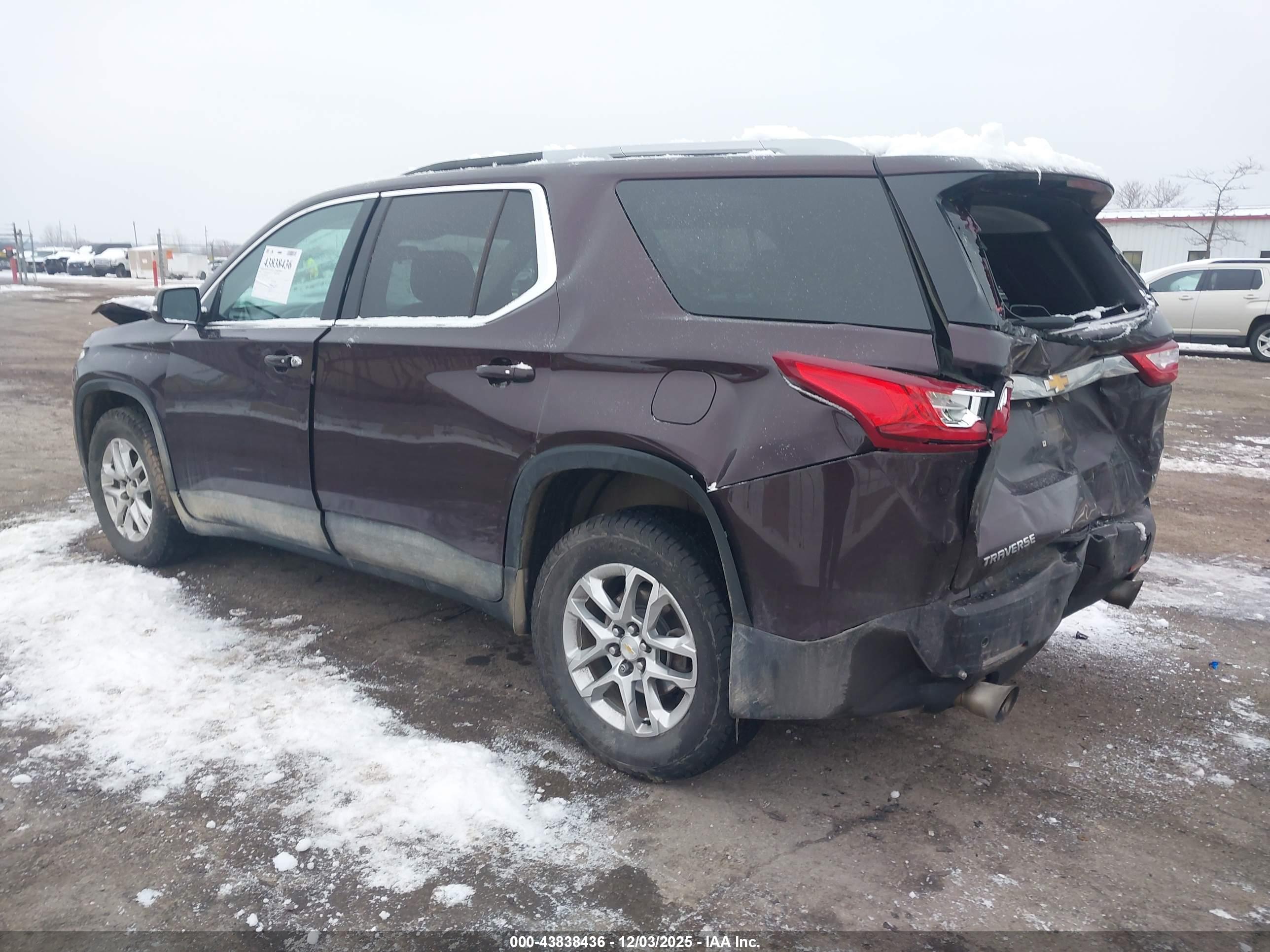 CHEVROLET TRAVERSE image 3