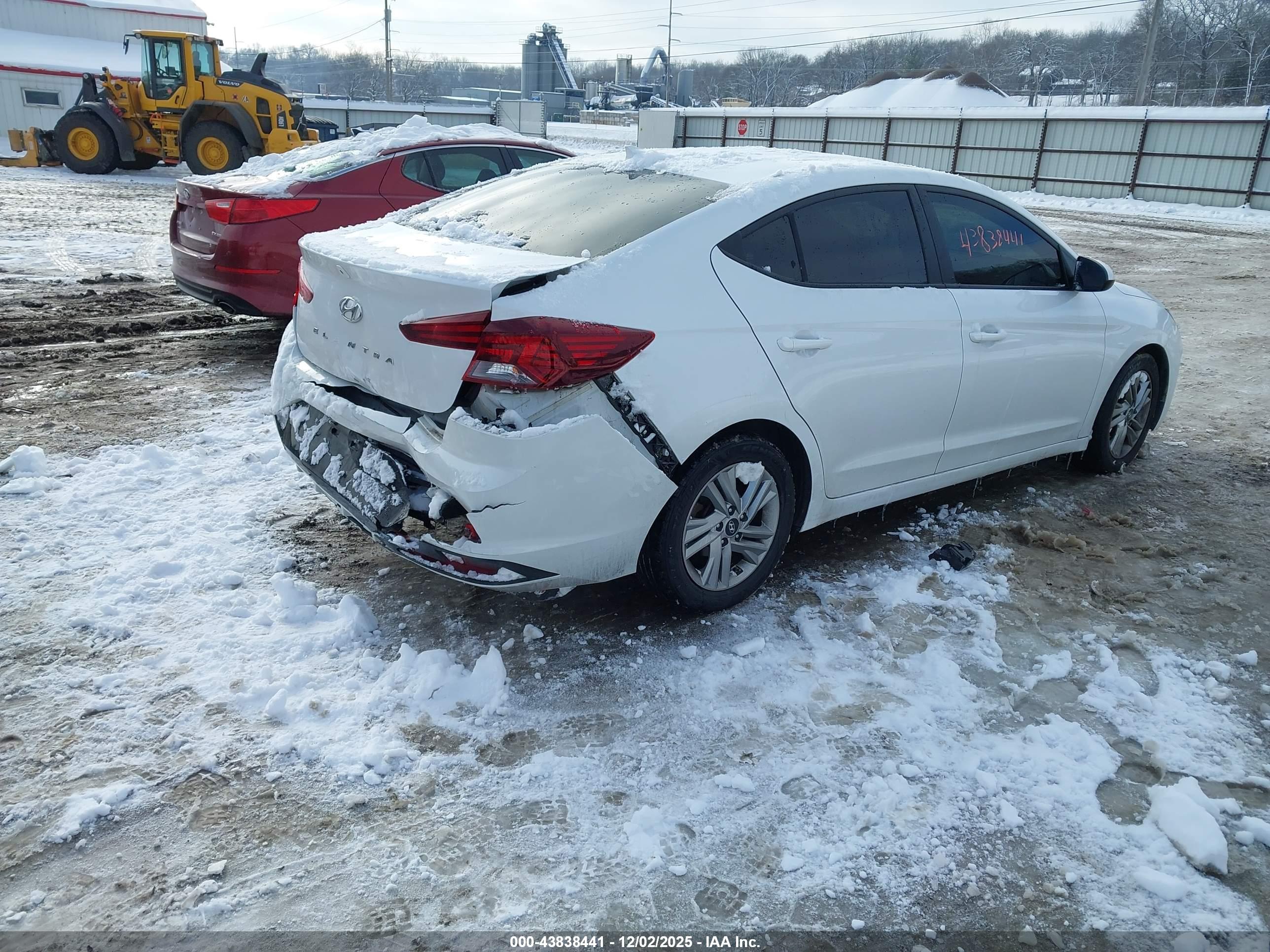 HYUNDAI ELANTRA image 4