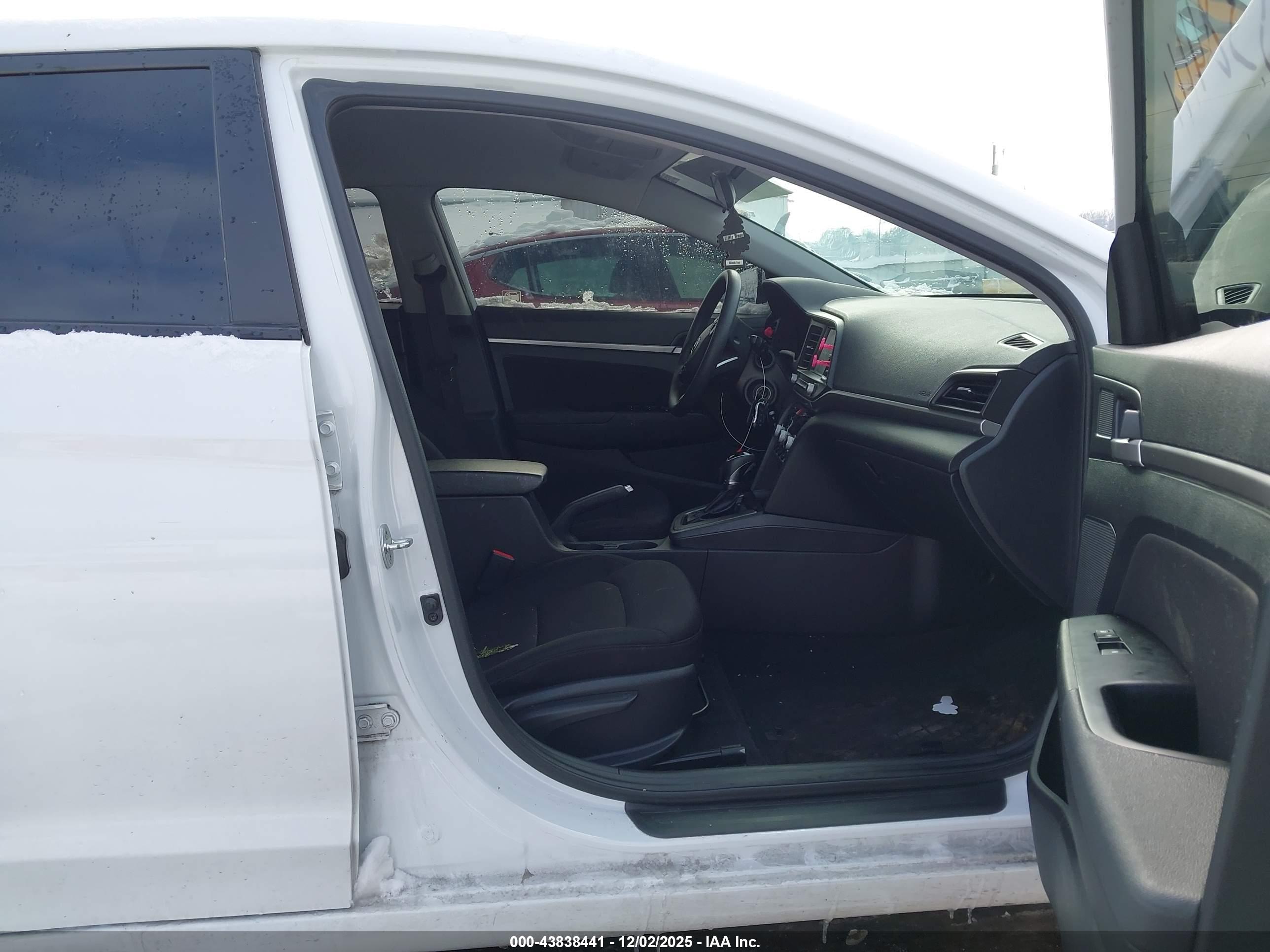 HYUNDAI ELANTRA image 5
