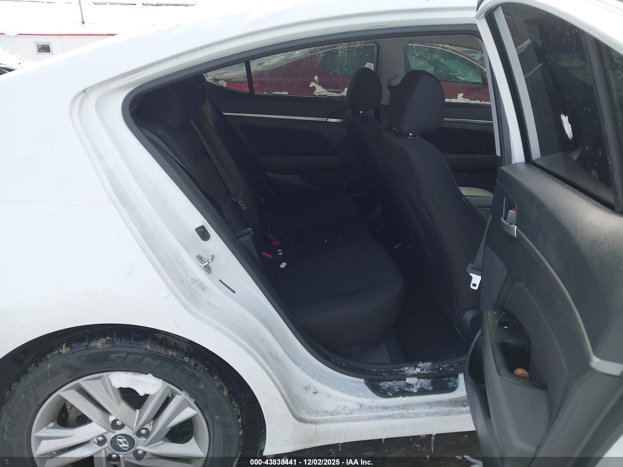 HYUNDAI ELANTRA image 8