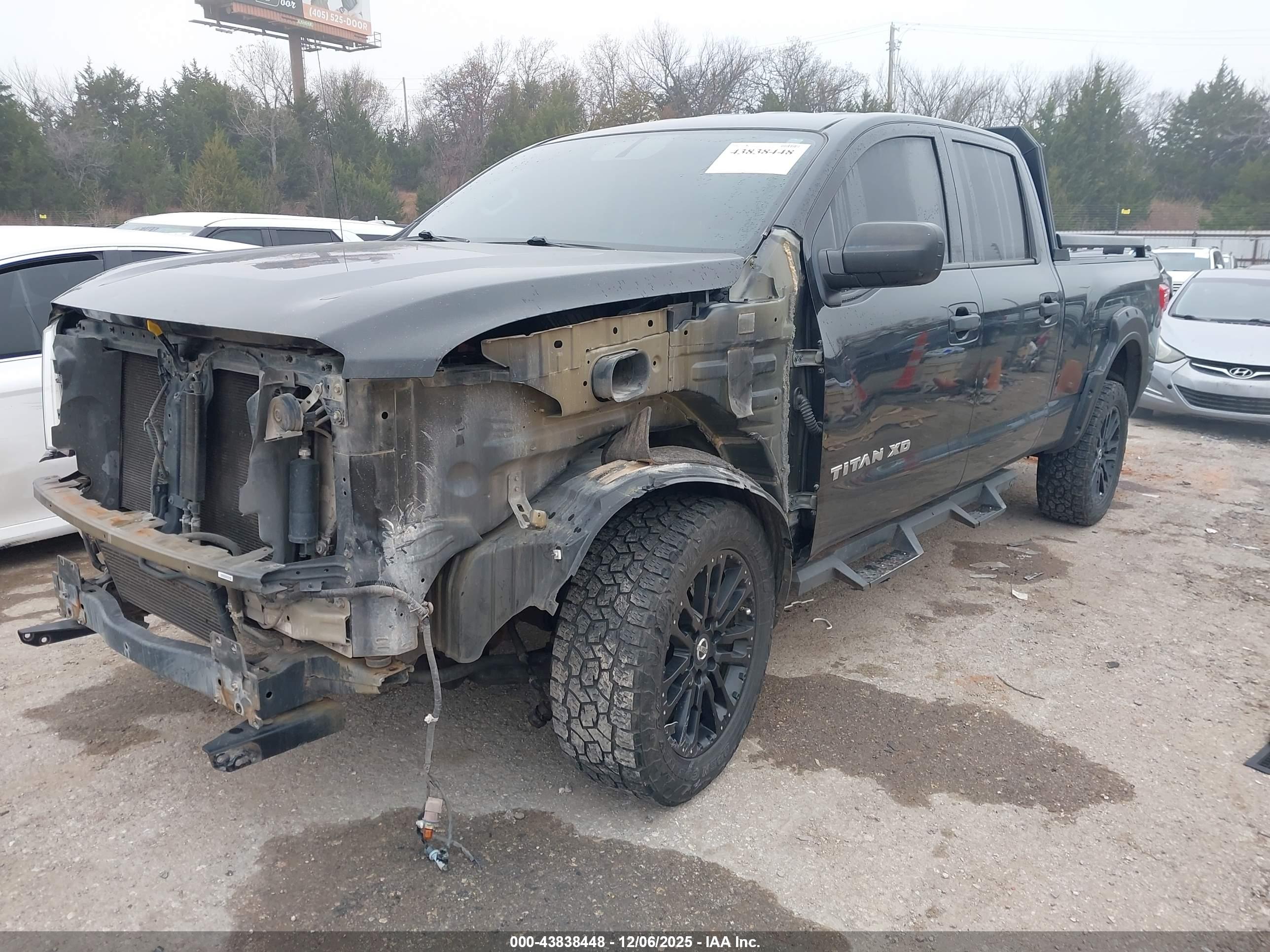 NISSAN TITAN image 2