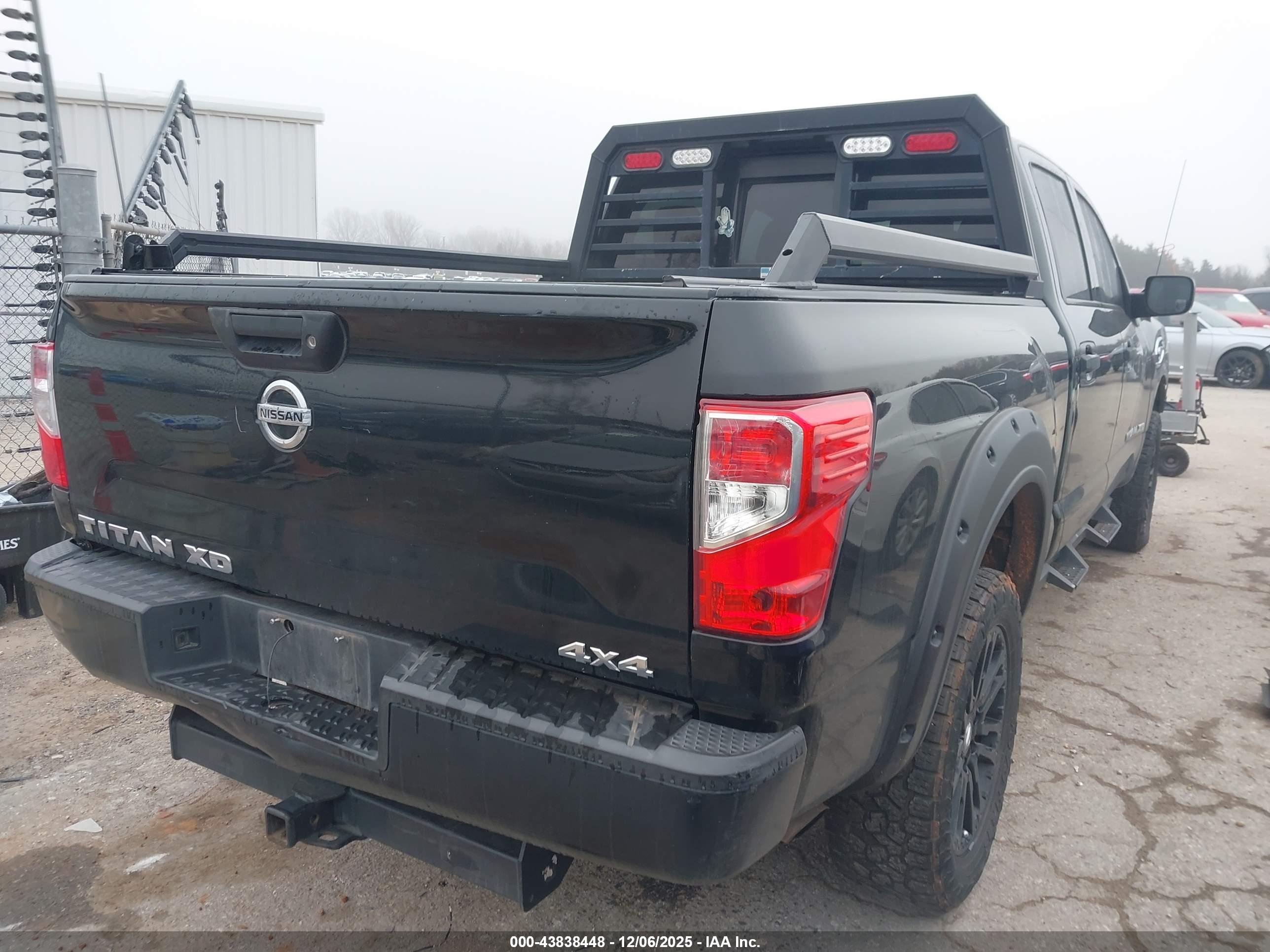 NISSAN TITAN image 4
