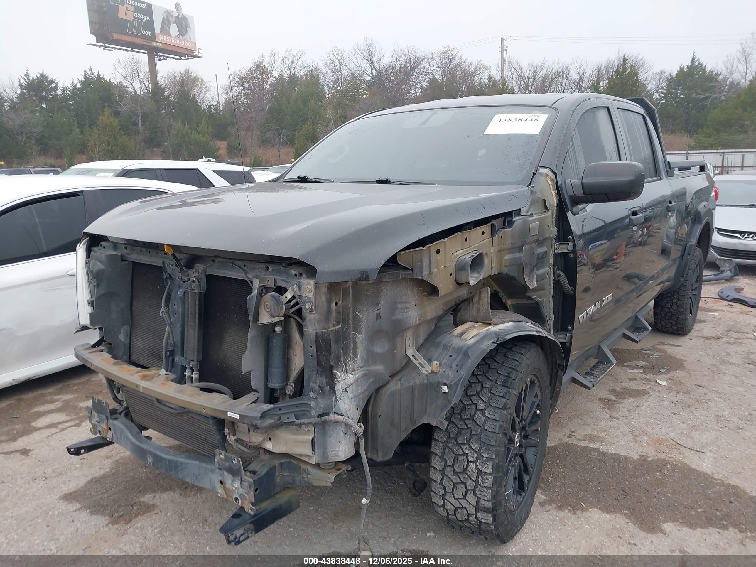 NISSAN TITAN image 6