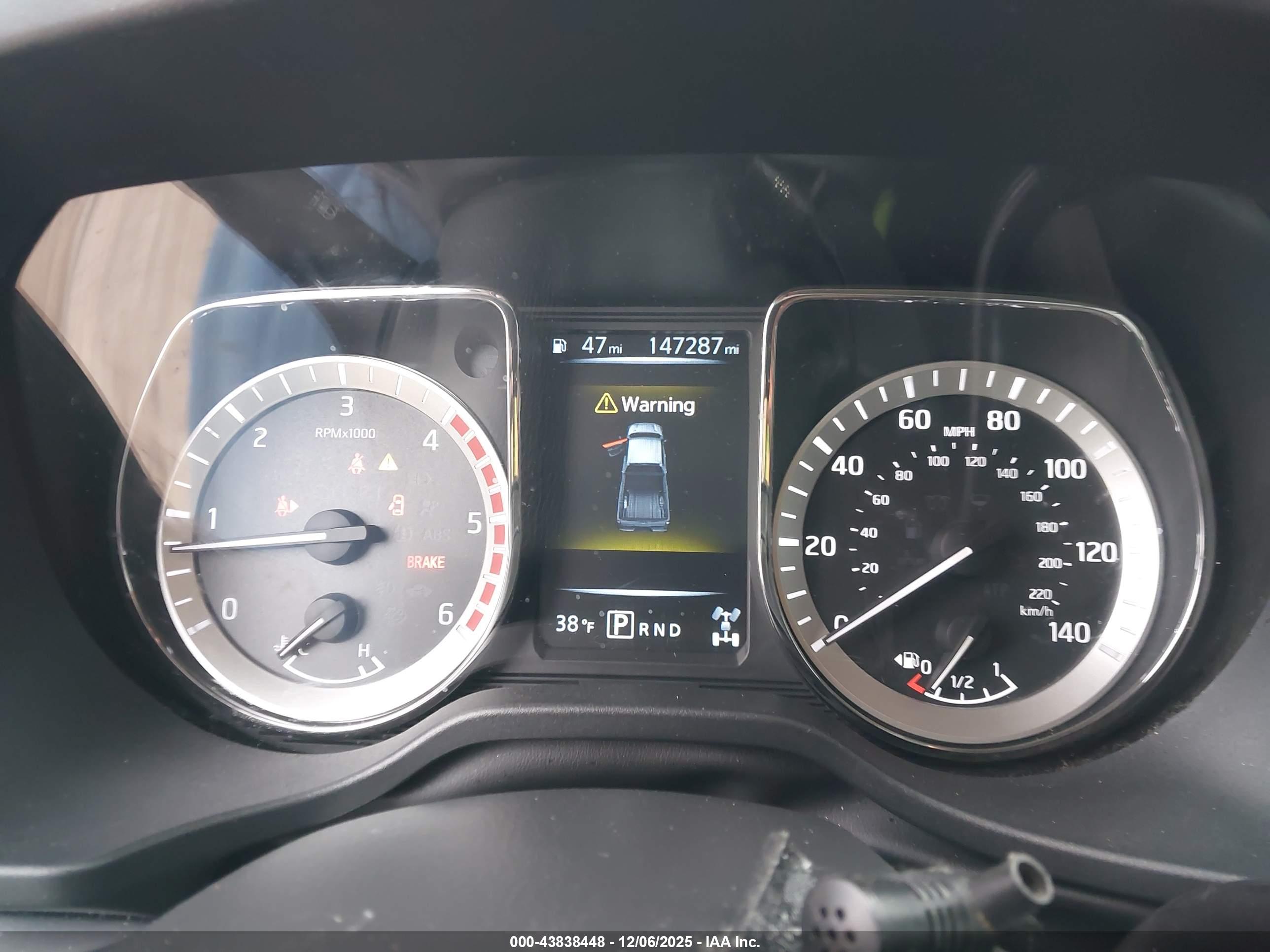 NISSAN TITAN image 7