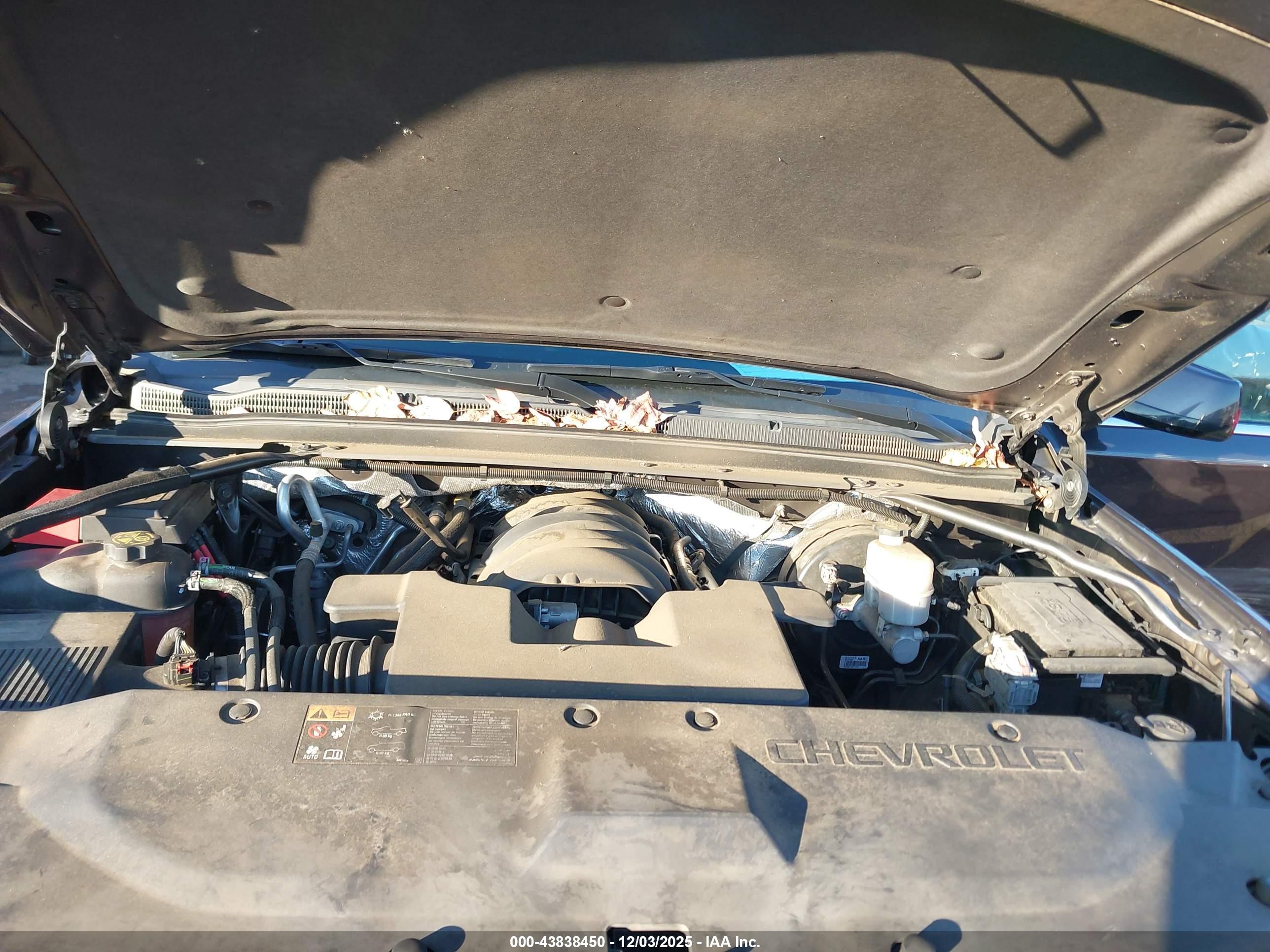 CHEVROLET SUBURBAN image 10