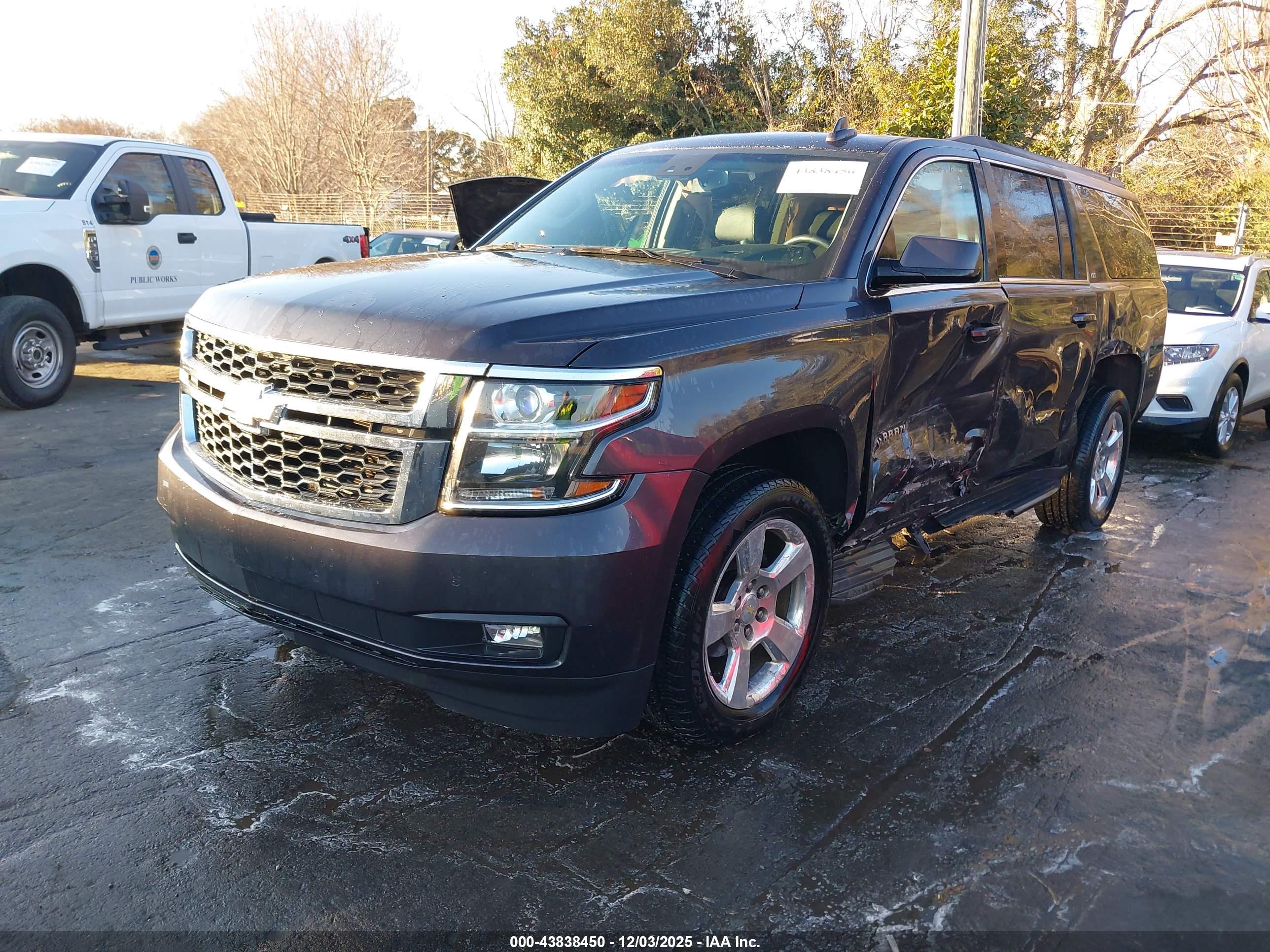 CHEVROLET SUBURBAN image 2