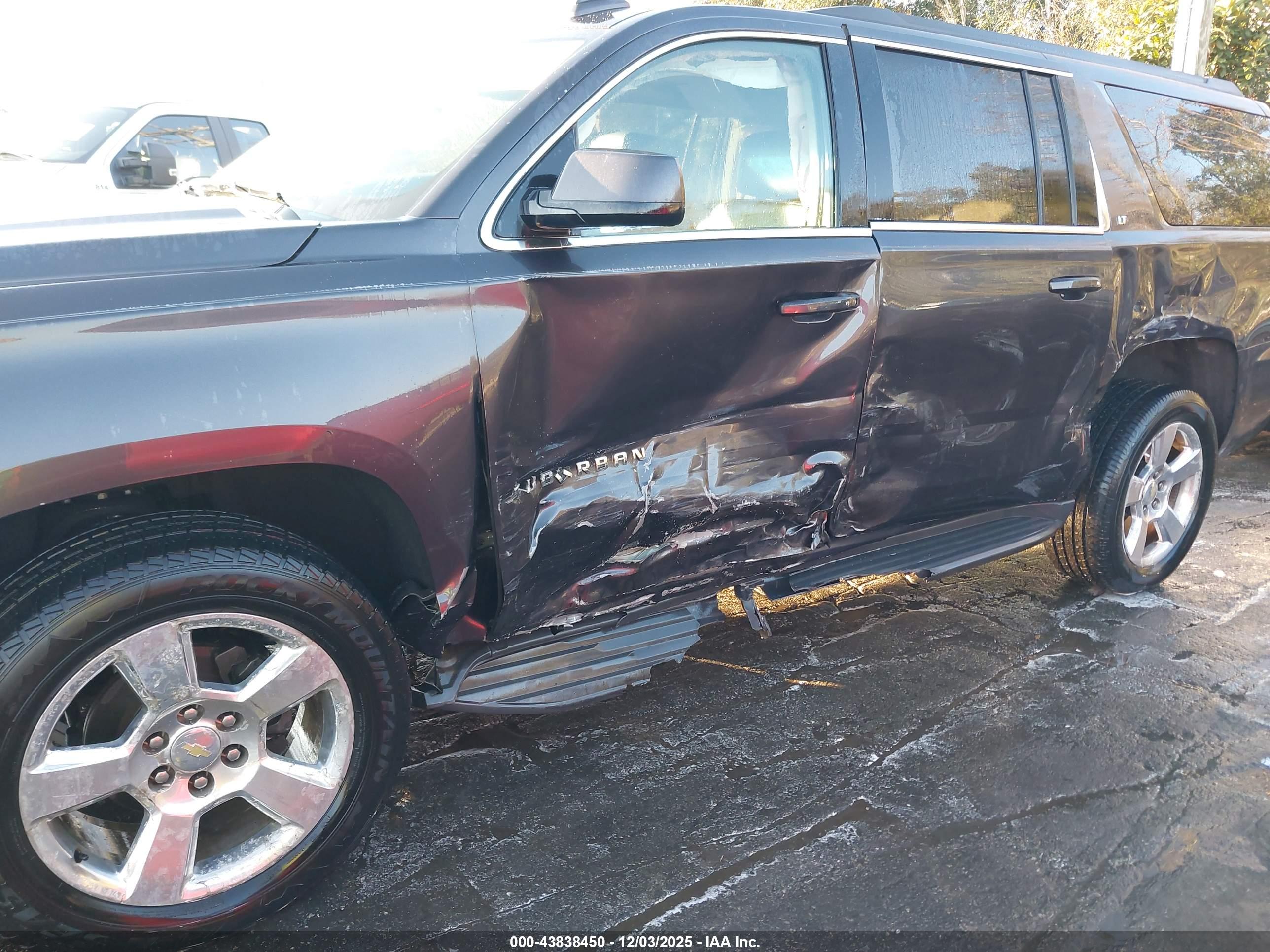 CHEVROLET SUBURBAN image 6