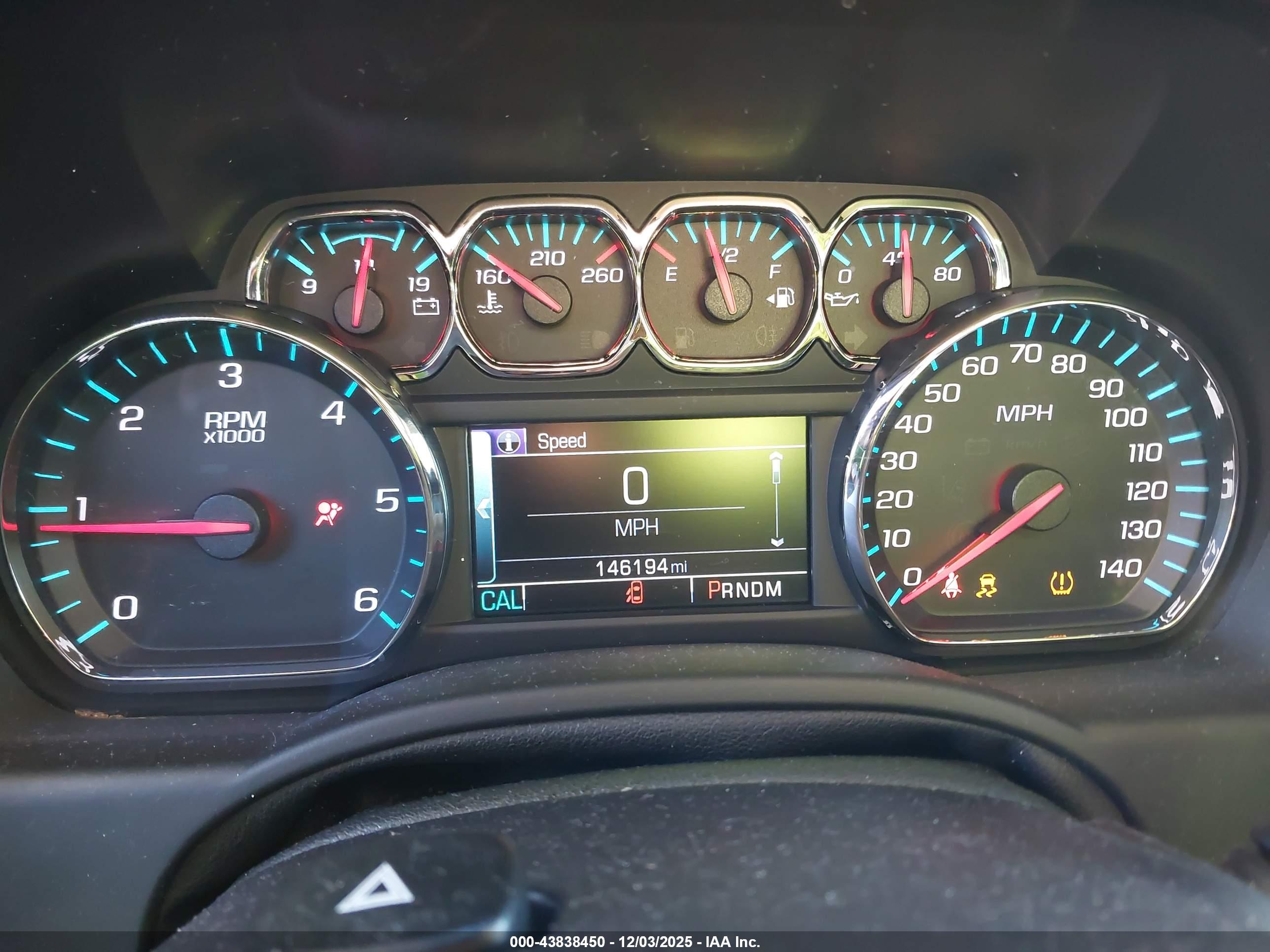 CHEVROLET SUBURBAN image 7