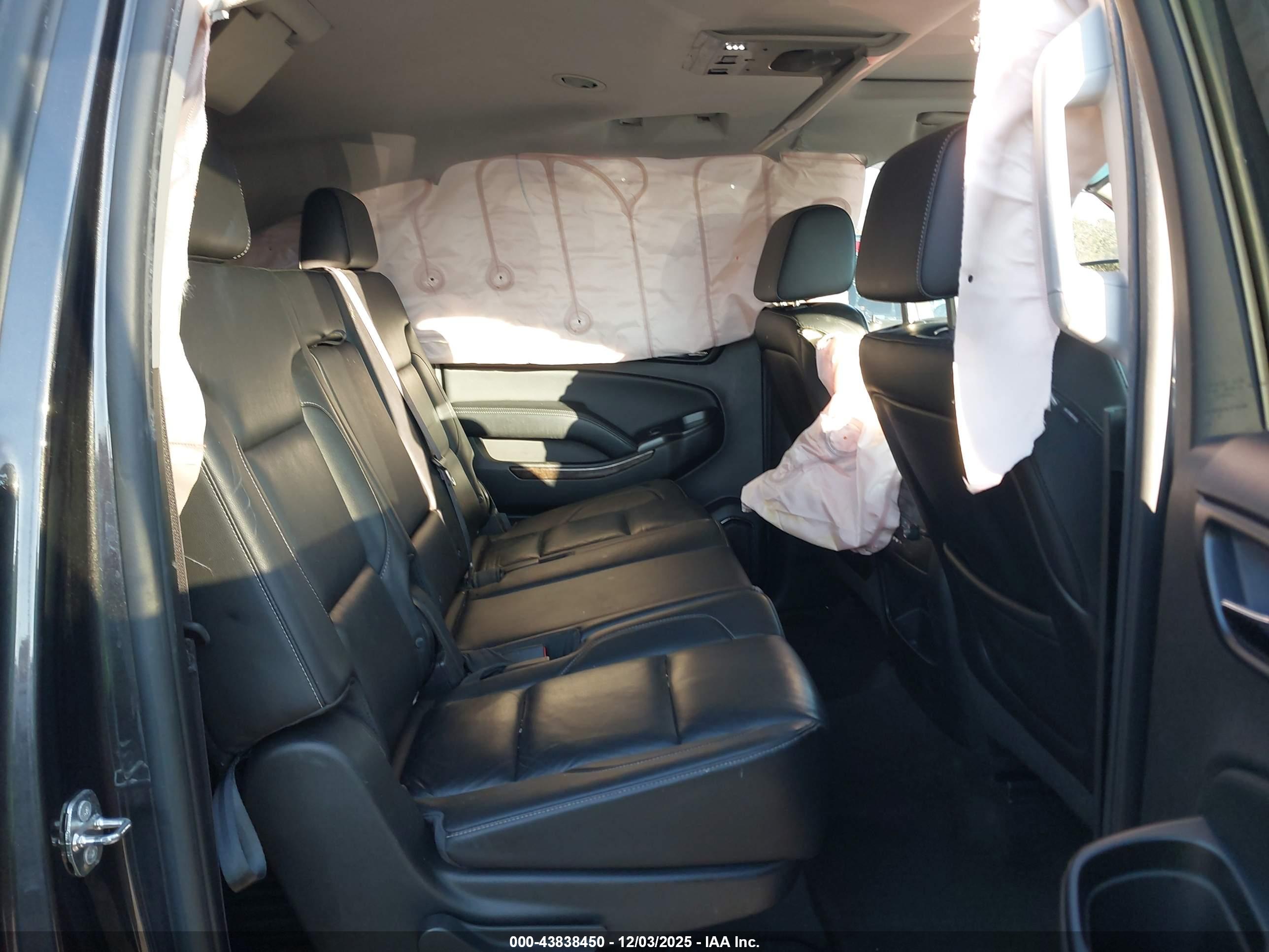 CHEVROLET SUBURBAN image 8