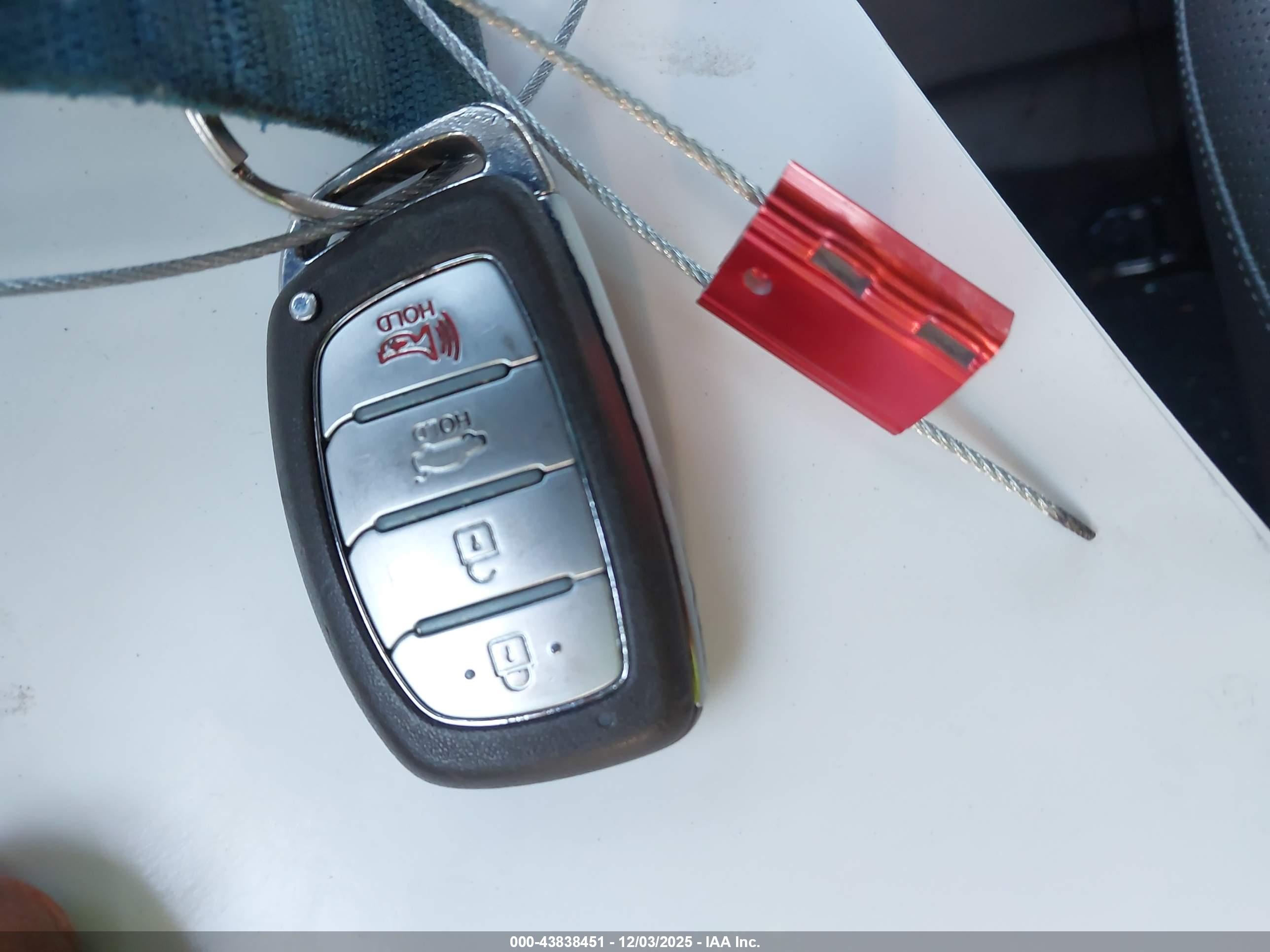 HYUNDAI ELANTRA image 11