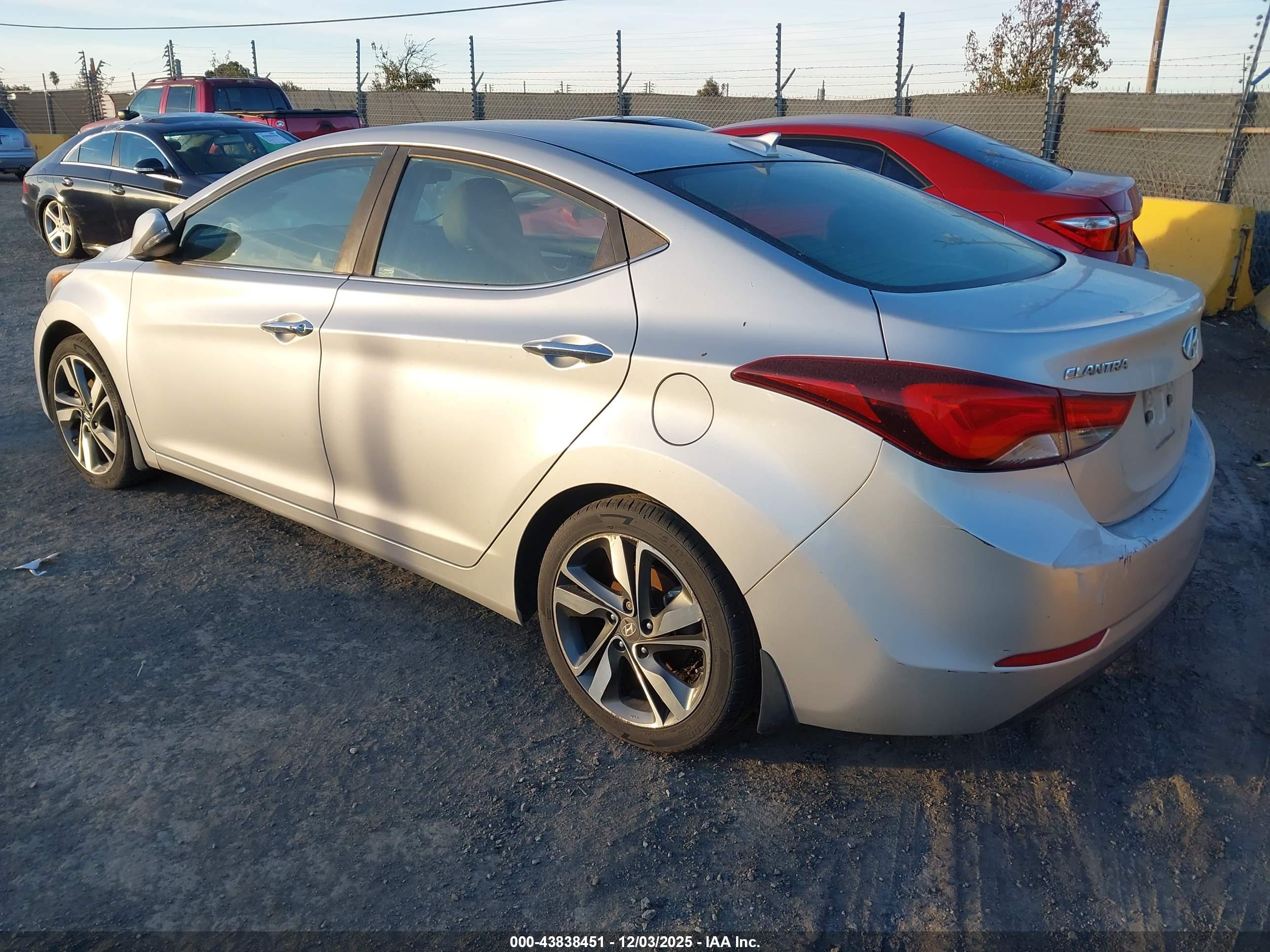 HYUNDAI ELANTRA image 3