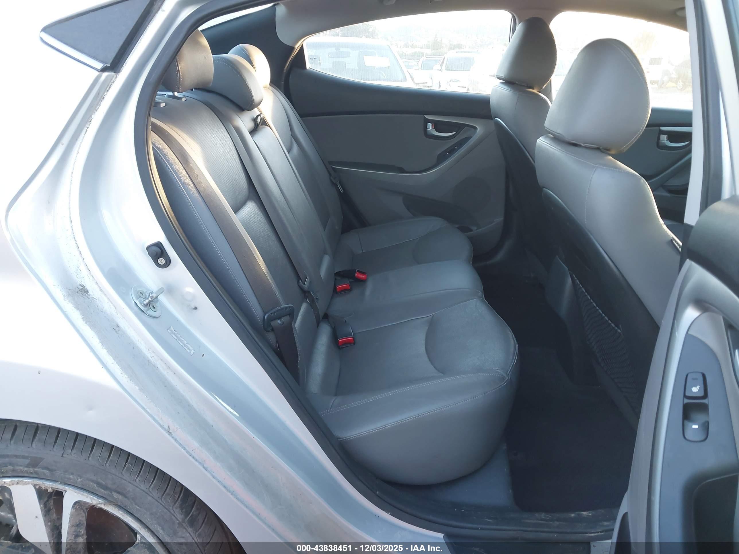 HYUNDAI ELANTRA image 8