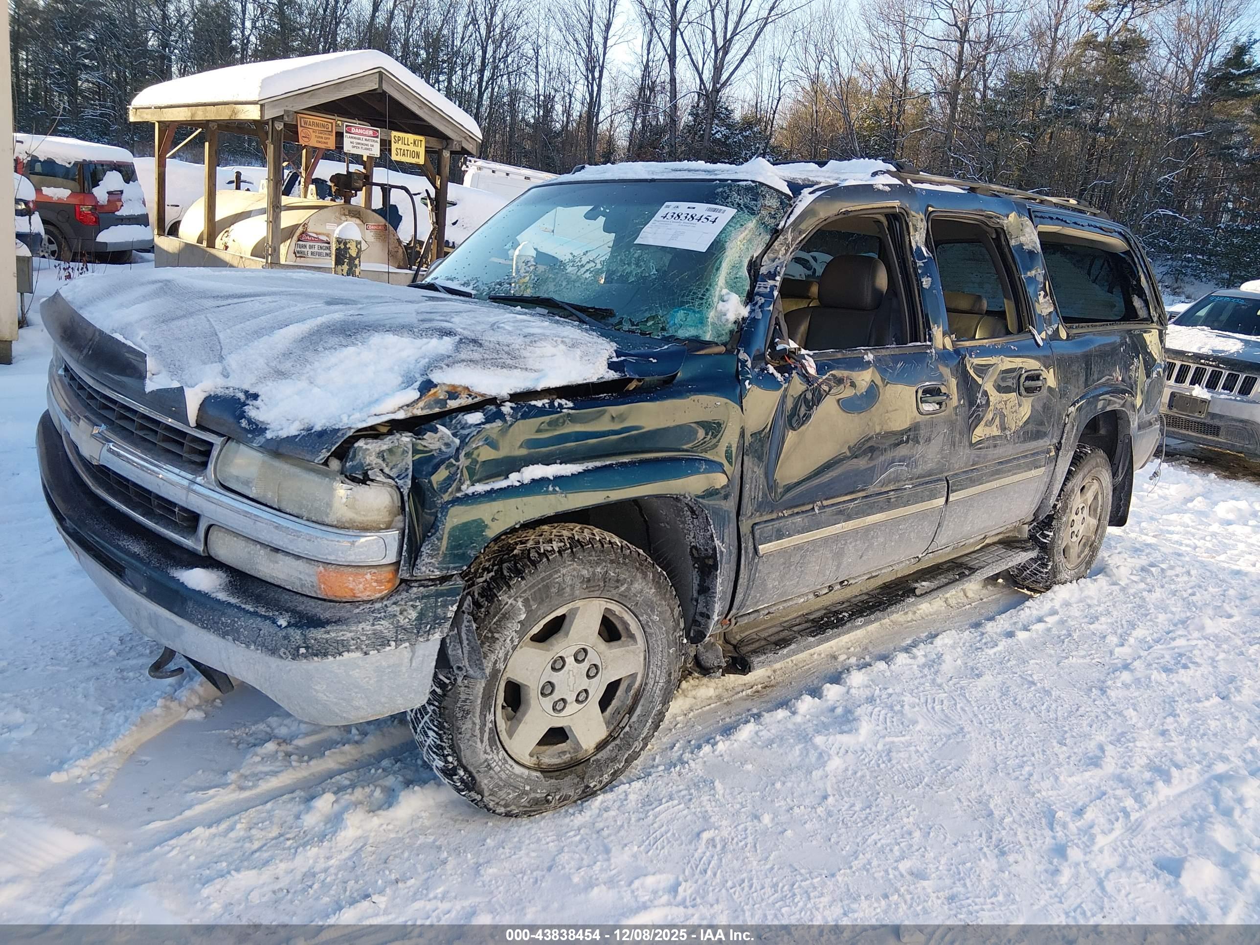 CHEVROLET SUBURBAN image 2