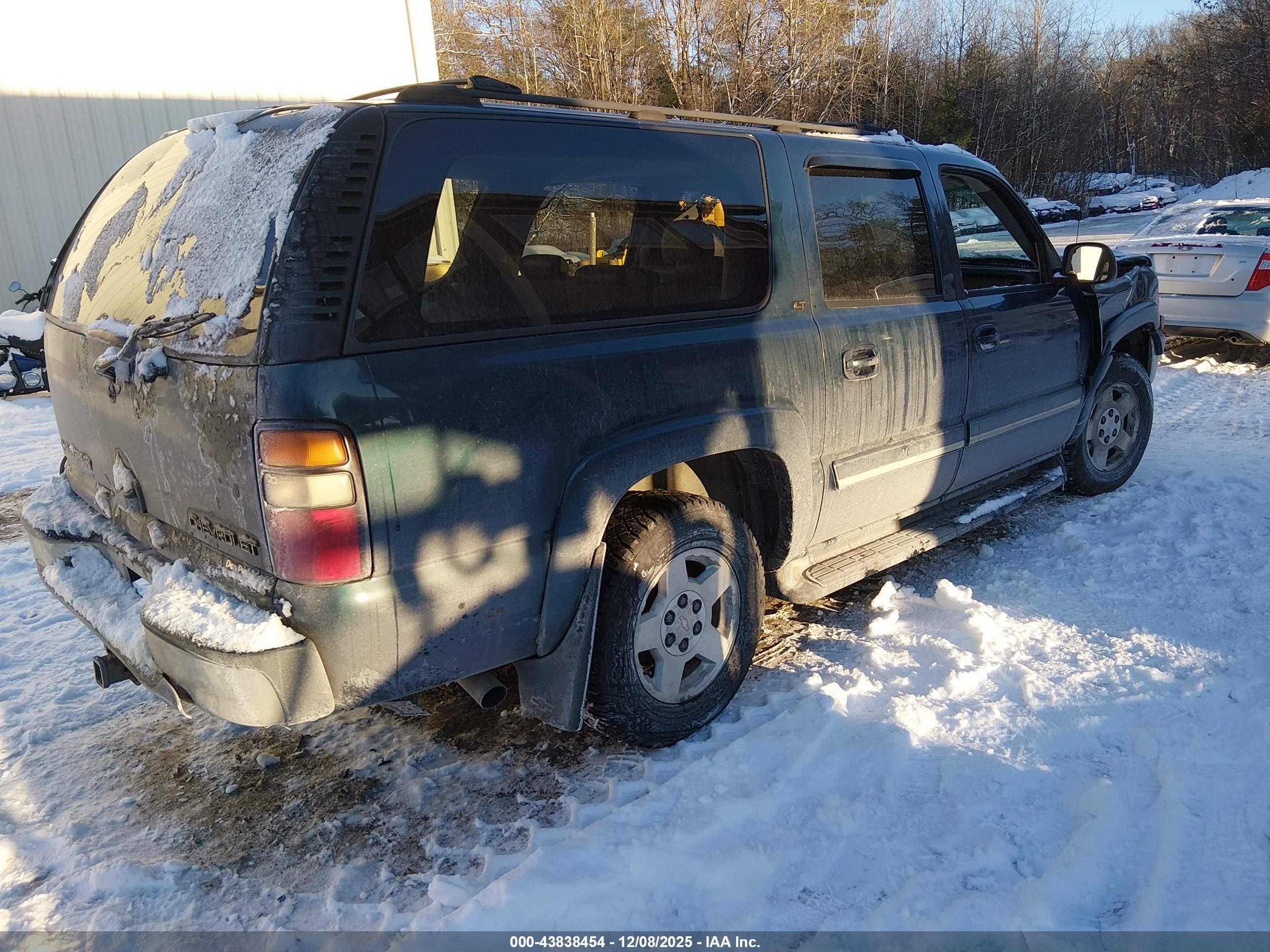 CHEVROLET SUBURBAN image 4