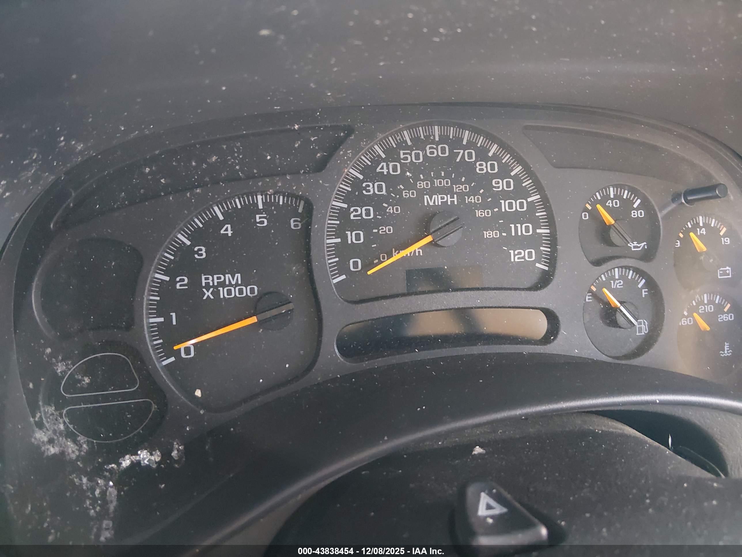 CHEVROLET SUBURBAN image 7