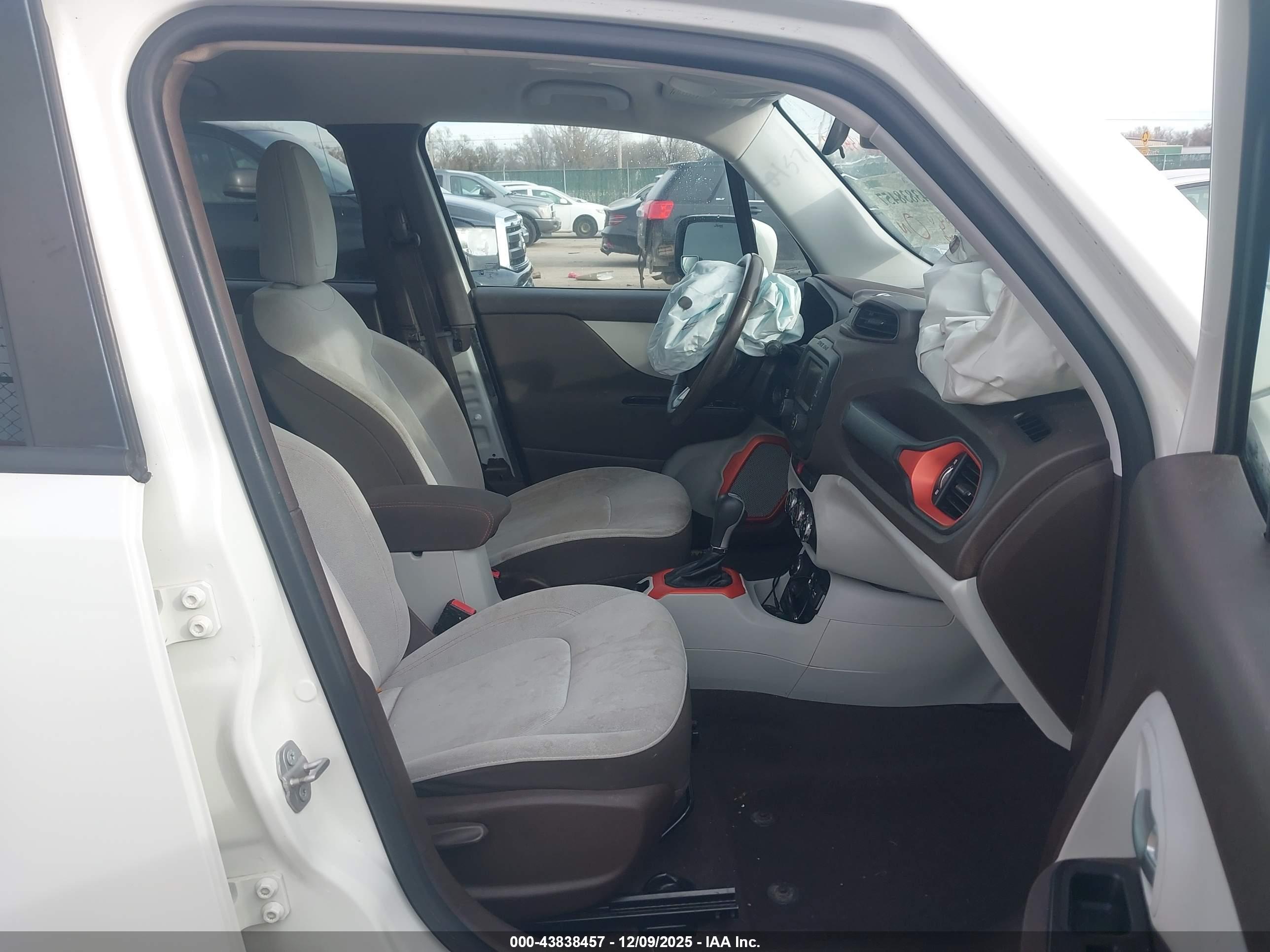 JEEP RENEGADE image 5